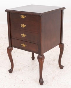 Armario Pequeño Estilo Queen Anne