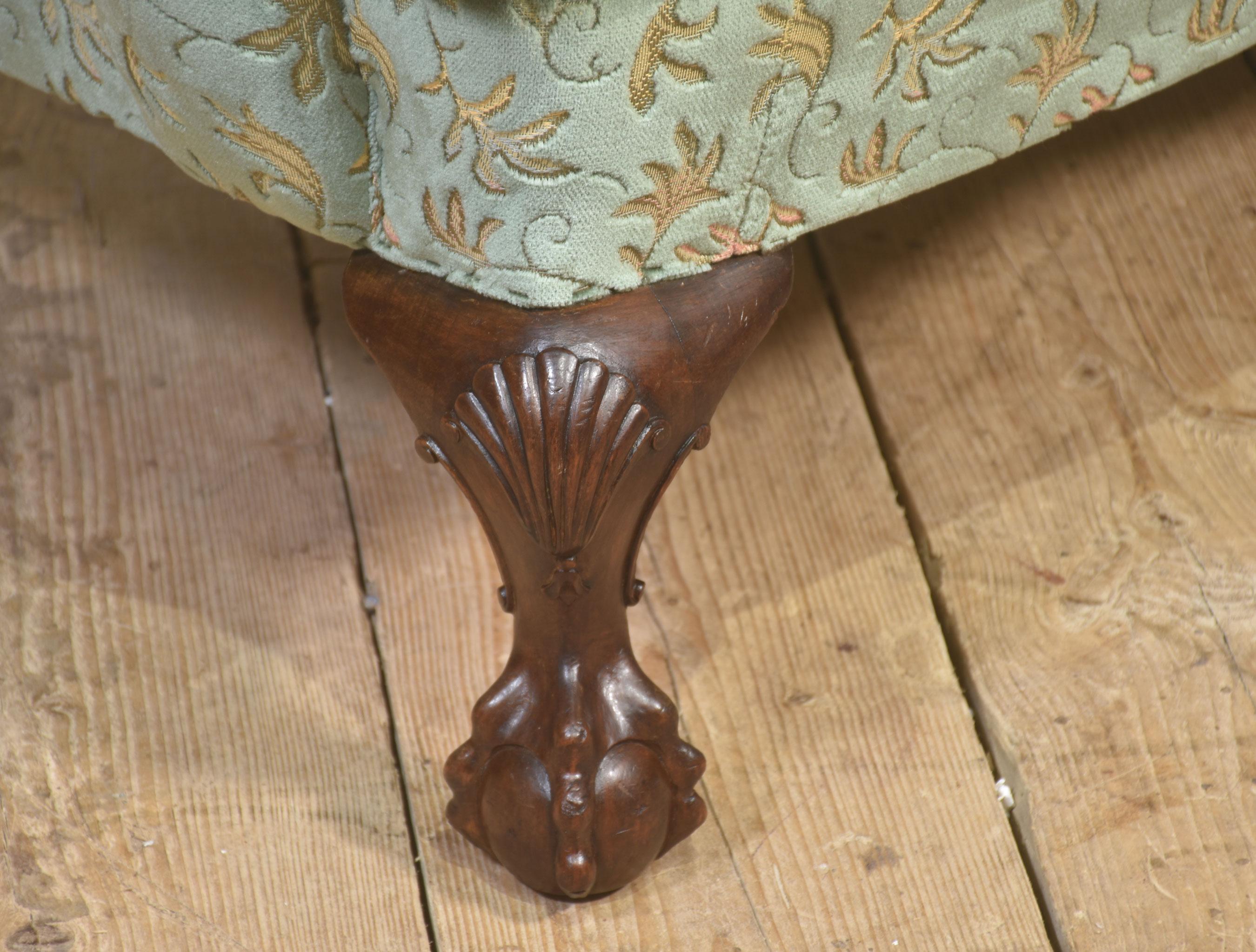 Sofá de tres plazas estilo Queen Anne Británico en venta