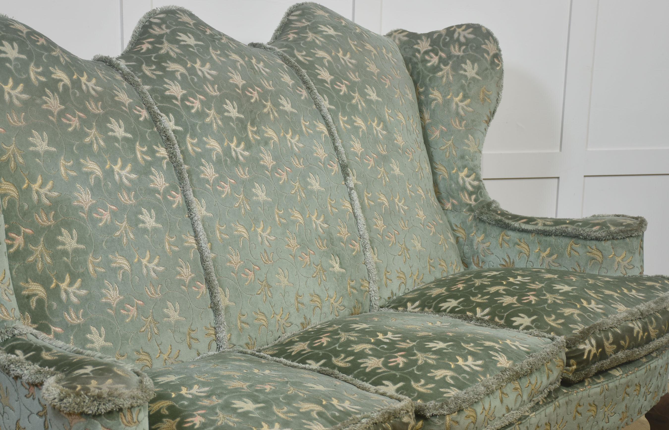 Sofá de tres plazas estilo Queen Anne en Bueno estado para la venta en Cheshire, GB