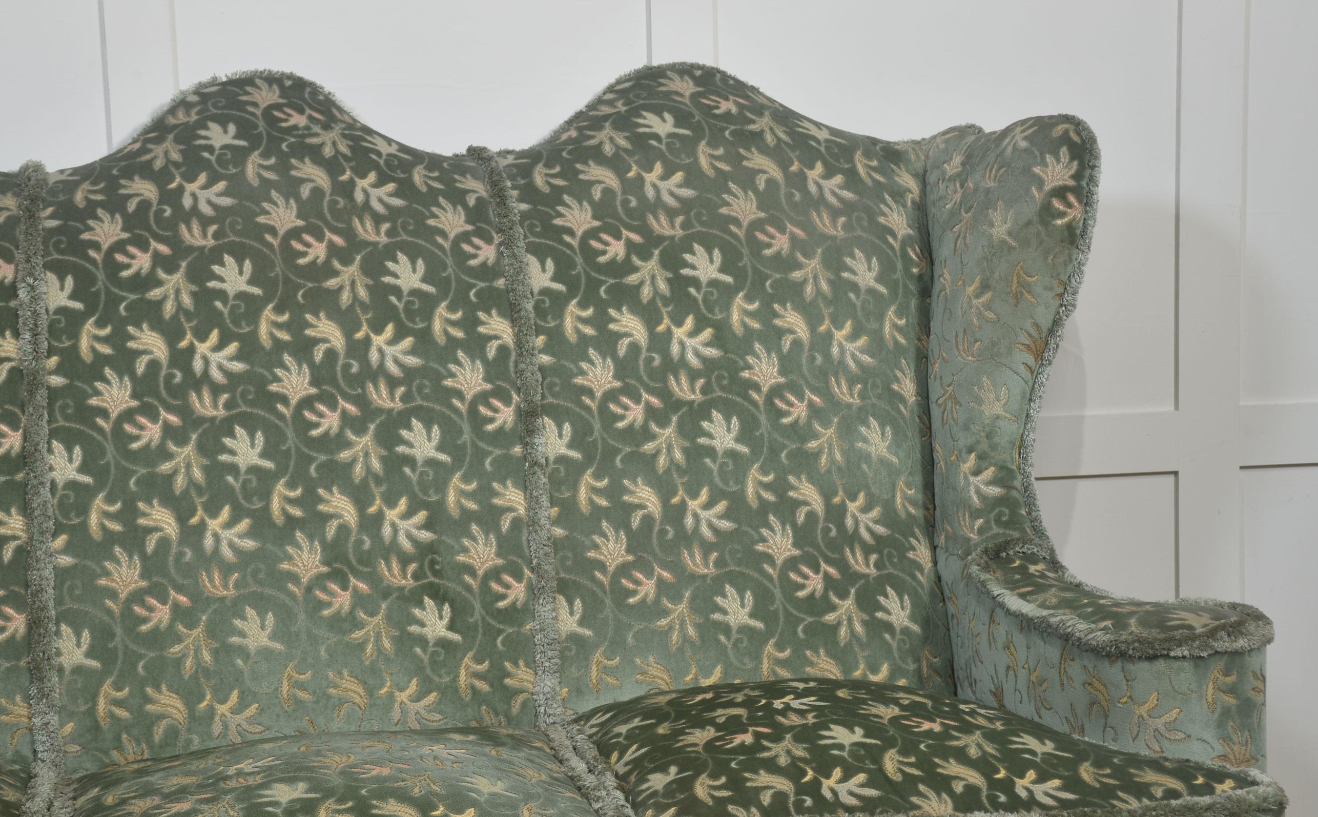 Sofá de tres plazas estilo Queen Anne siglo XX en venta