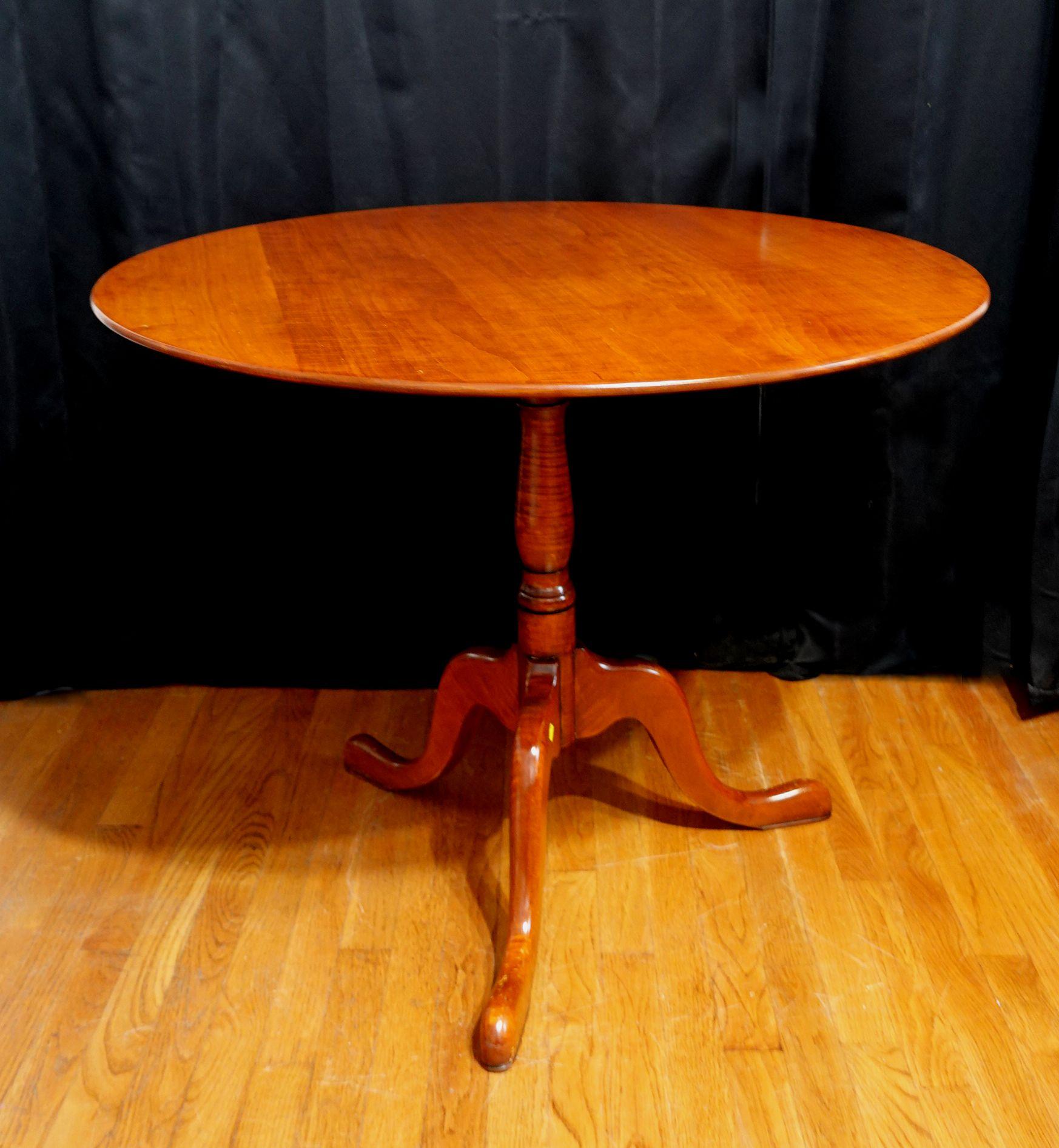 Queen Anne-Style Tiger Maple Tilt-top Tea Table, 18th Century For Sale 1