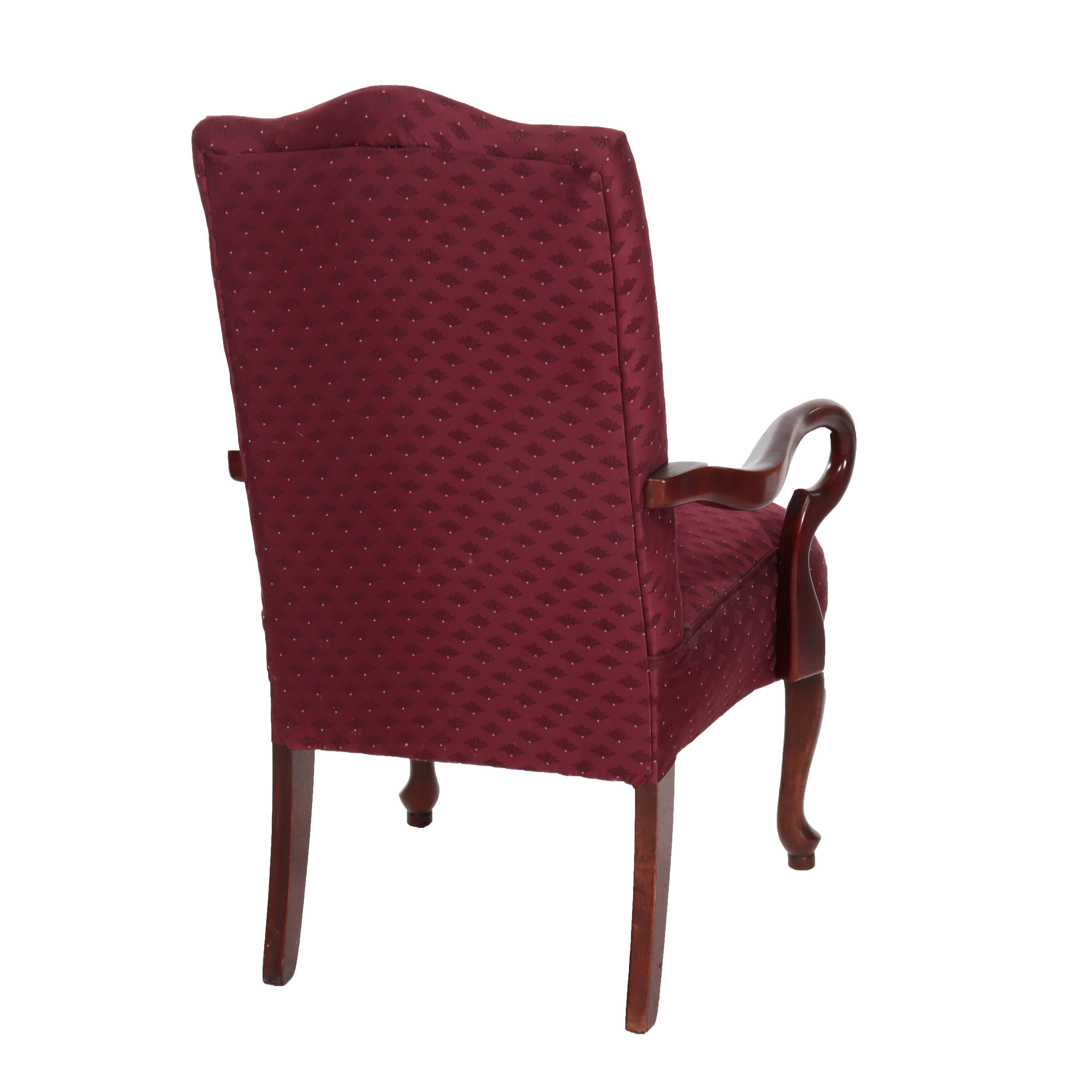 Sillón de caballero tapizado estilo Queen Anne S. XX en venta 3