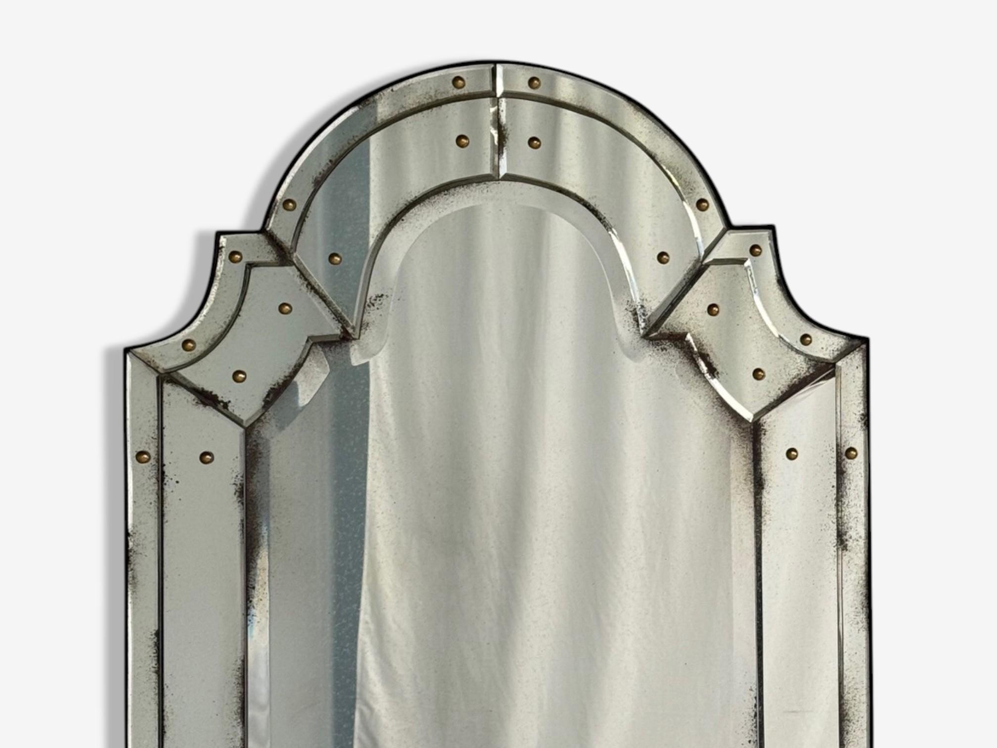 Estilo Queen Anne, Espejos de pared venecianos, Cristal biselado envejecido, Parte superior en forma de cúpula Vidrio