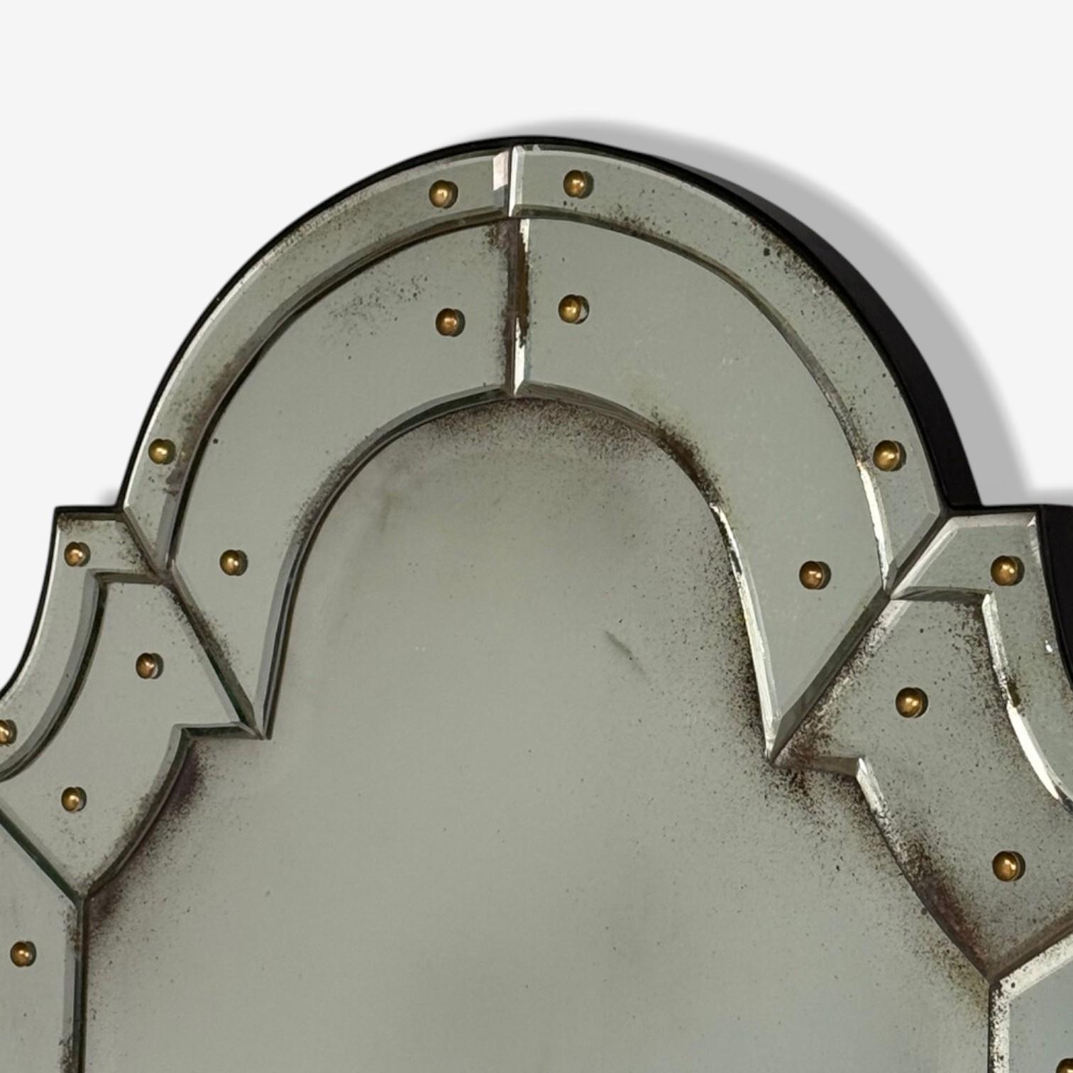 Estilo Queen Anne, Espejos de pared venecianos, Cristal biselado envejecido, Parte superior en forma de cúpula 2