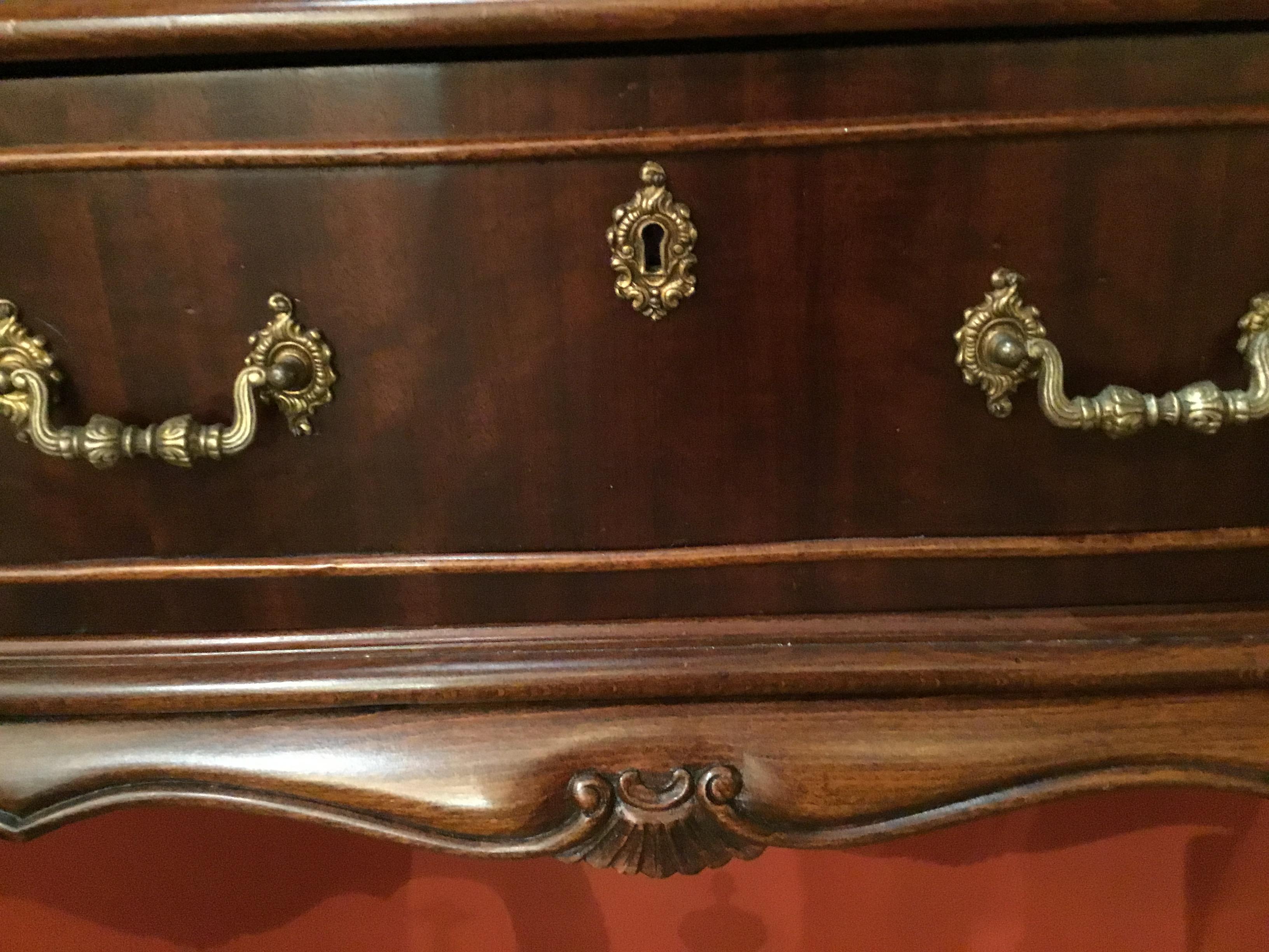 Handsome walnut console with three drawers that are dove tailed and is a solid piece with
Lovely wood and very good construction. The front is of serpentine shape and curved on
The sides. The legs are gracefully curved and end in a Queen Anne