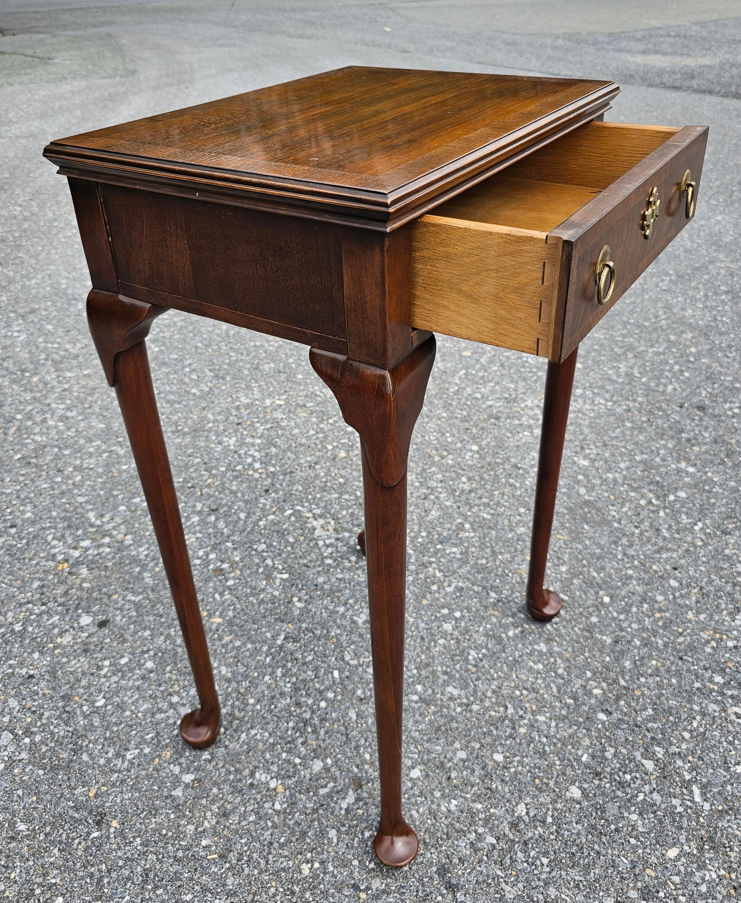 Queen Anne Style Walnut Banded Top Side Table In Good Condition For Sale In Germantown, MD