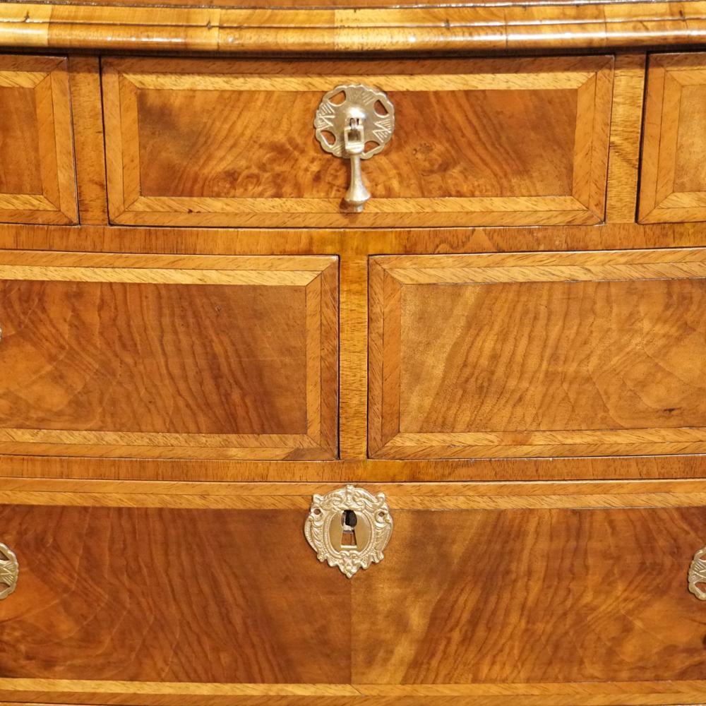 Queen Anne style walnut bow chest  In Good Condition In Salisbury, GB