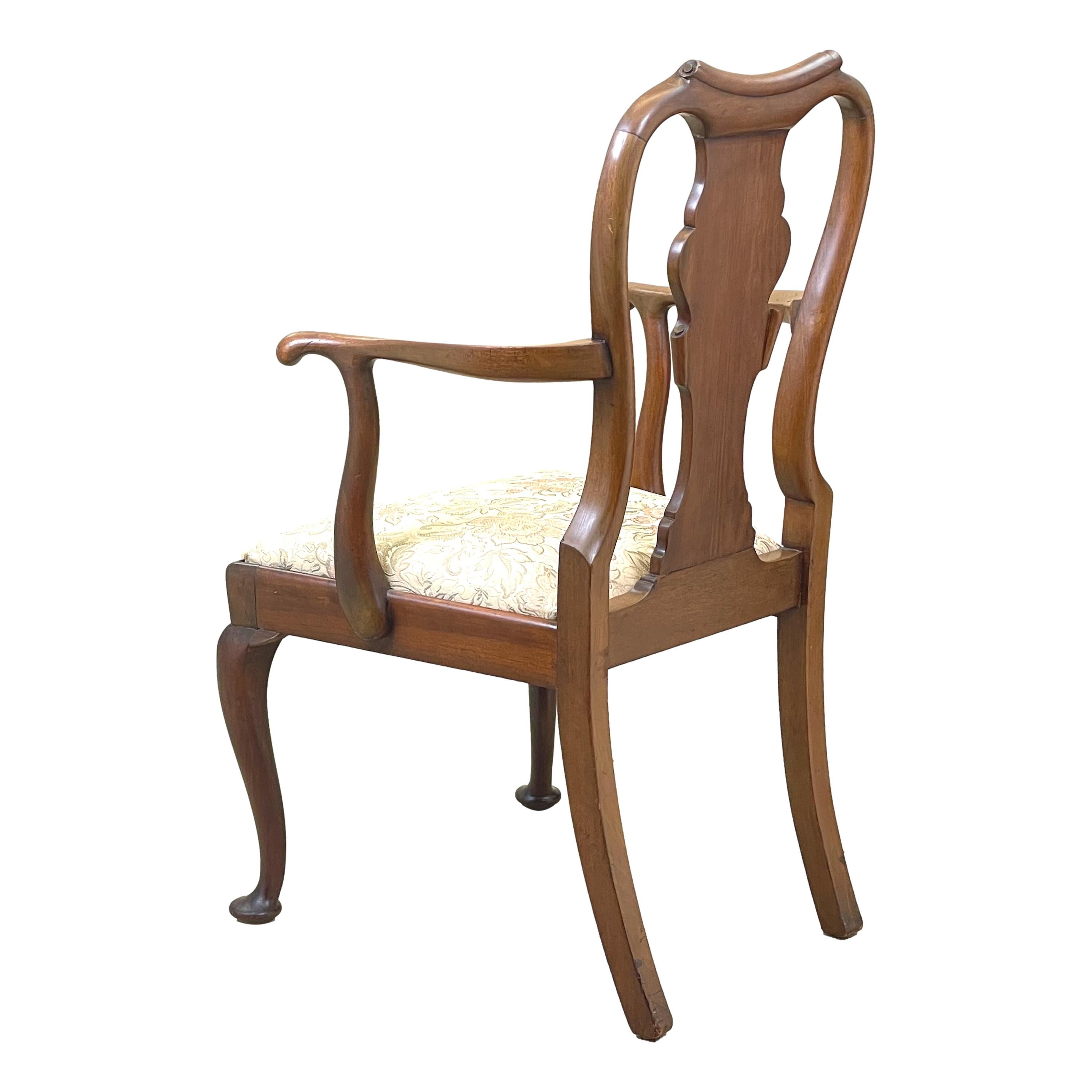 Queen Anne Style Walnut Childs Chair In Good Condition For Sale In Bedfordshire, GB