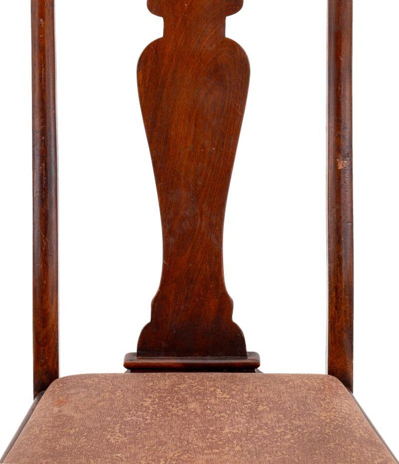 Esszimmerstühle aus Nussbaumholz im Queen Anne-Stil, 4 (20. Jahrhundert) im Angebot