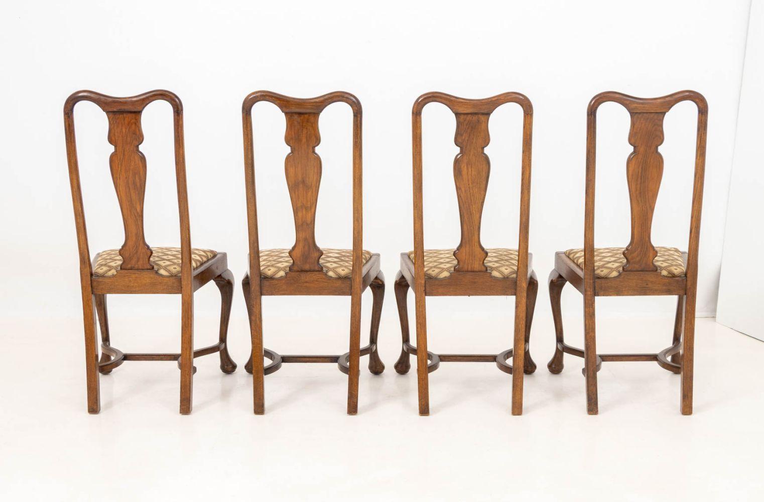 Queen Anne Style Walnut Dining Chairs, 8 im Zustand „Gut“ im Angebot in Astoria, NY