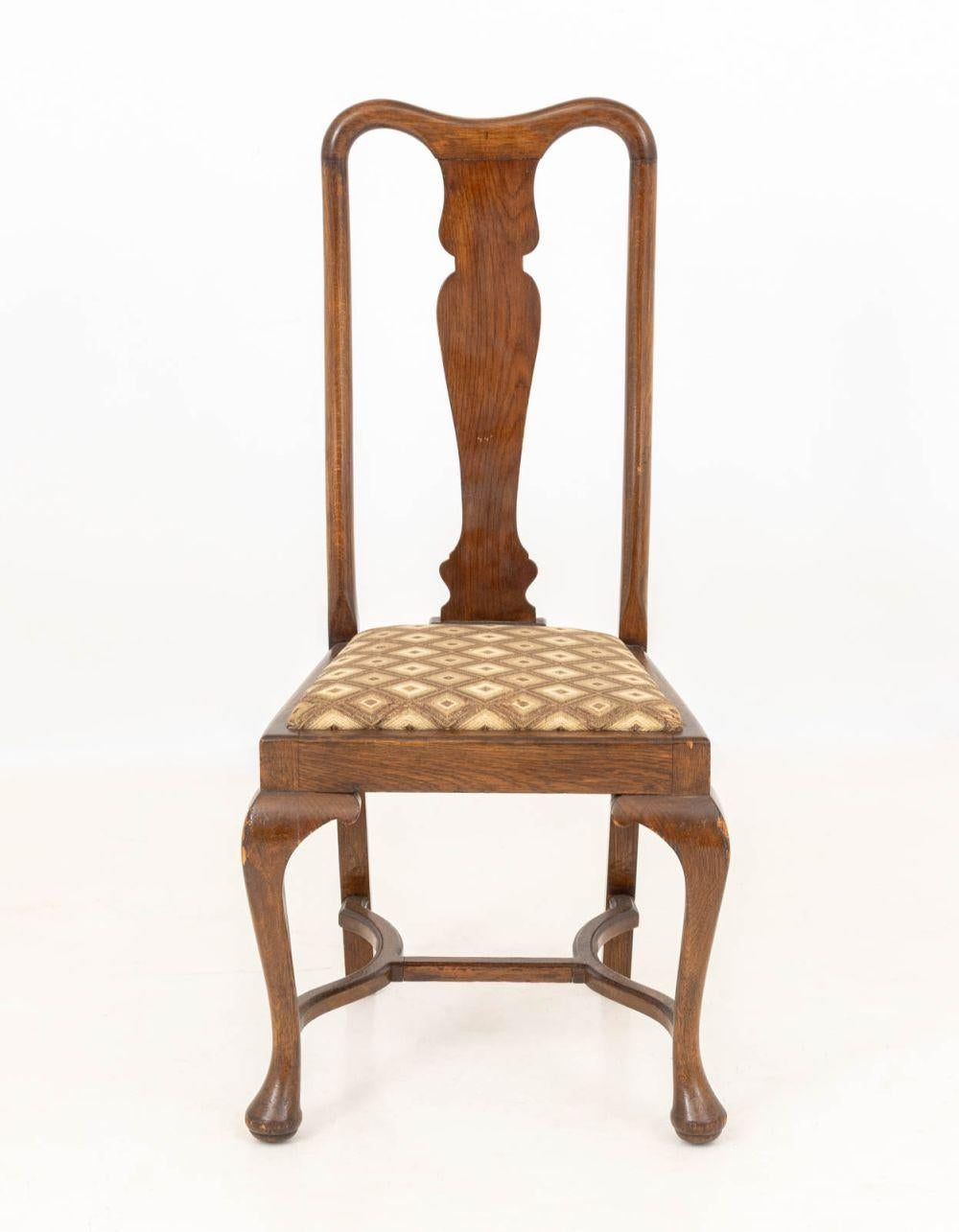 Queen Anne Style Walnut Dining Chairs, 8 (20. Jahrhundert) im Angebot