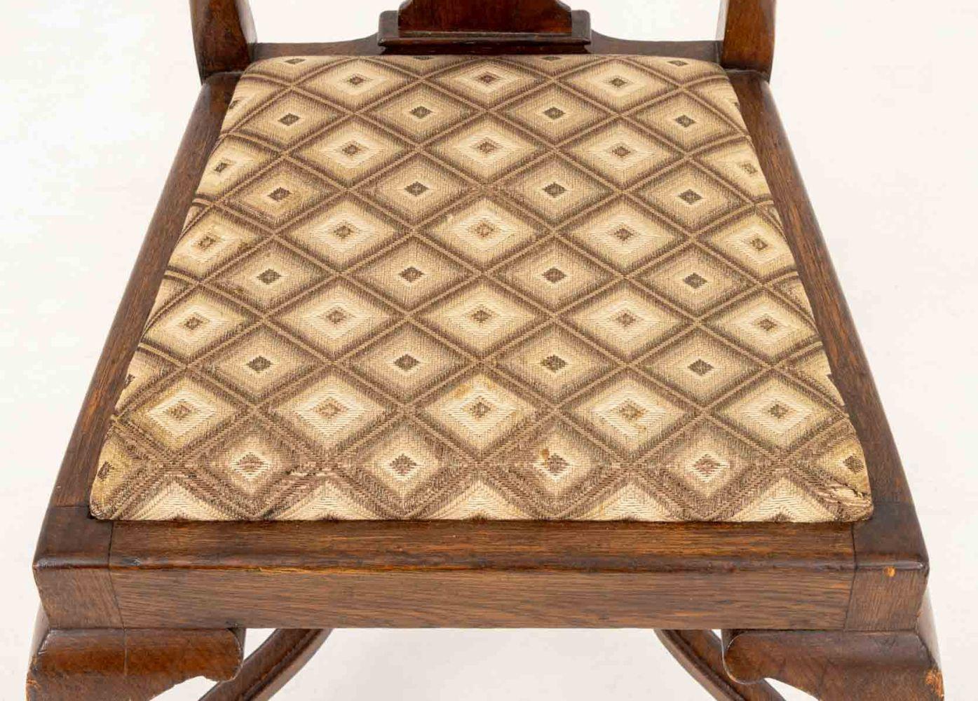 Queen Anne Style Walnut Dining Chairs, 8 im Angebot 1