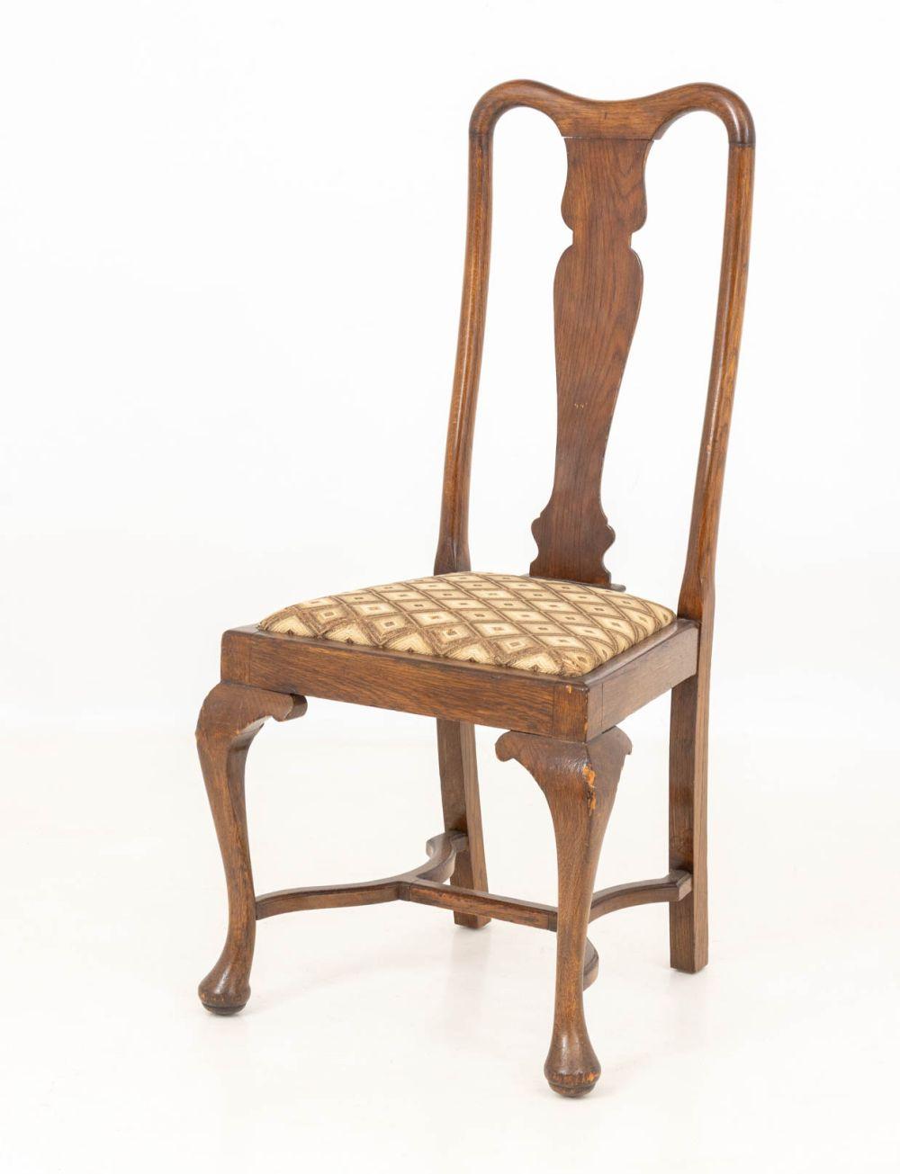 Queen Anne Style Walnut Dining Chairs, 8 im Angebot 2