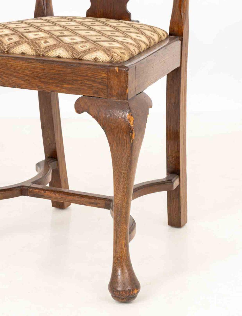 Queen Anne Style Walnut Dining Chairs, 8 im Angebot 3