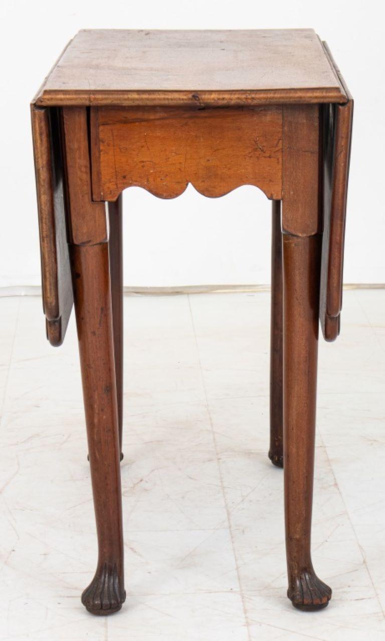 Queen Anne Style Walnut Drop Leaf Side Table For Sale 1
