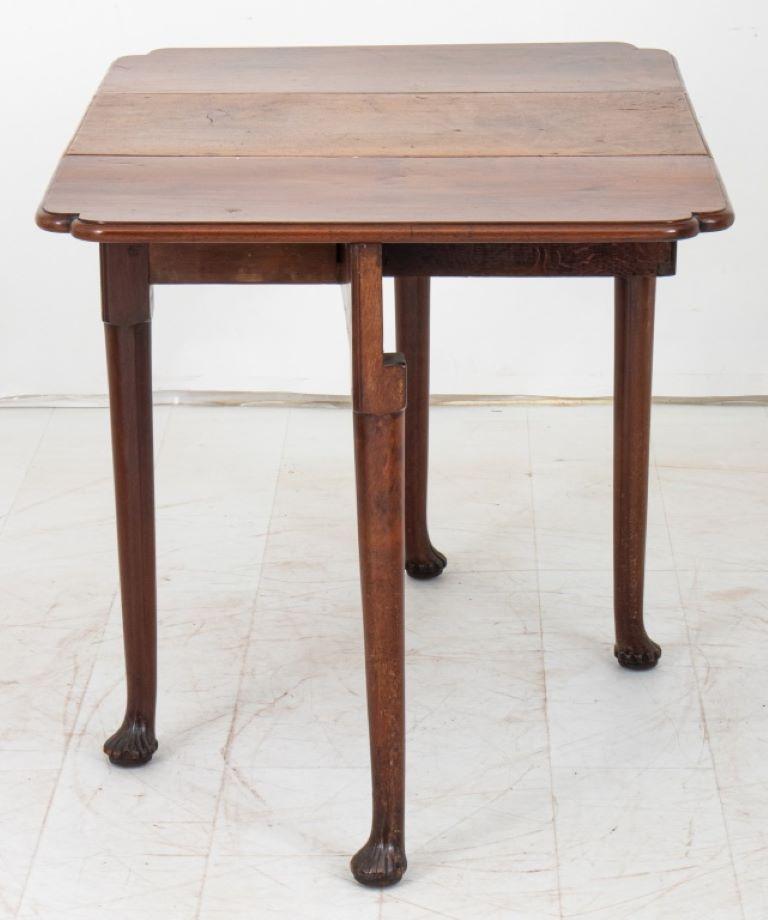 Queen Anne Style Walnut Drop Leaf Side Table For Sale 3