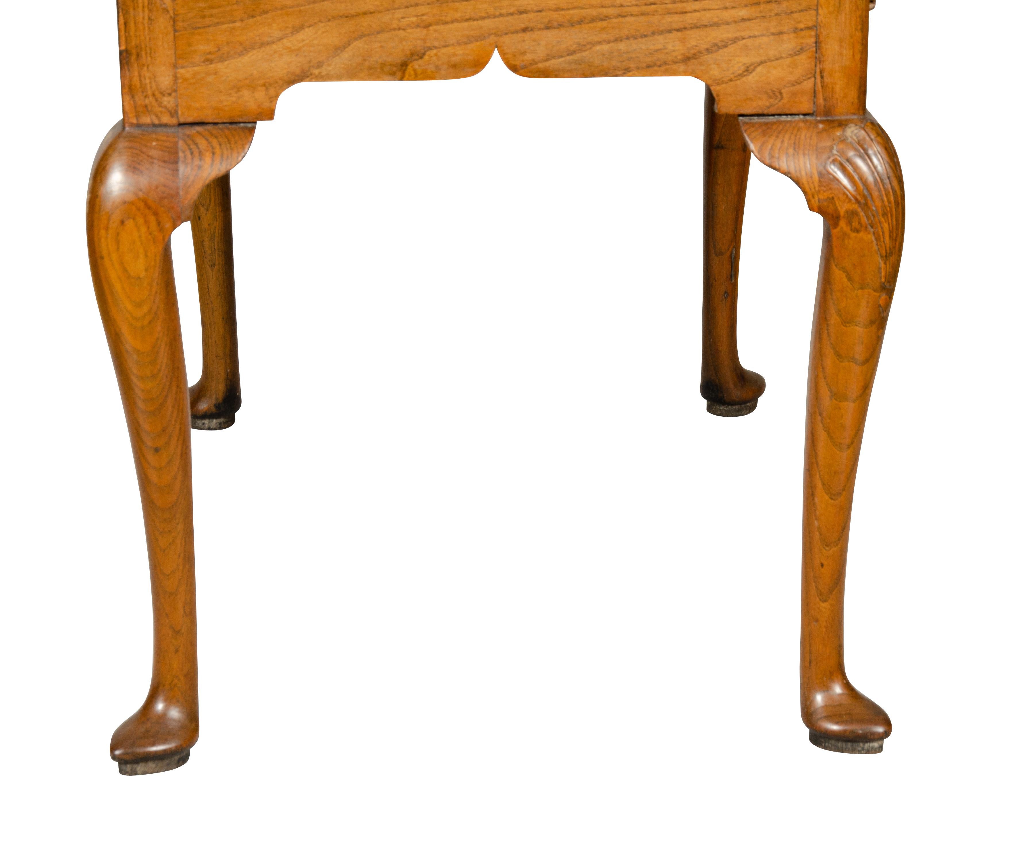 Mesa auxiliar de nogal estilo Queen Anne 7