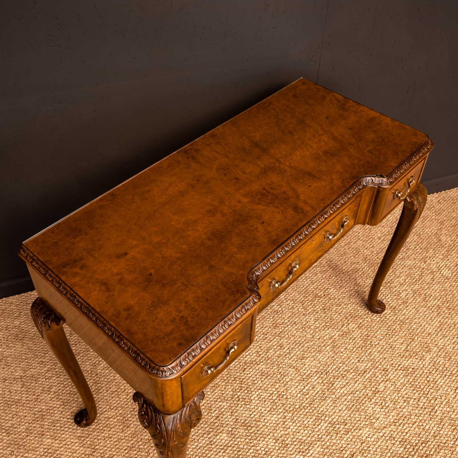 Queen Anne Style Walnut Side Table 1