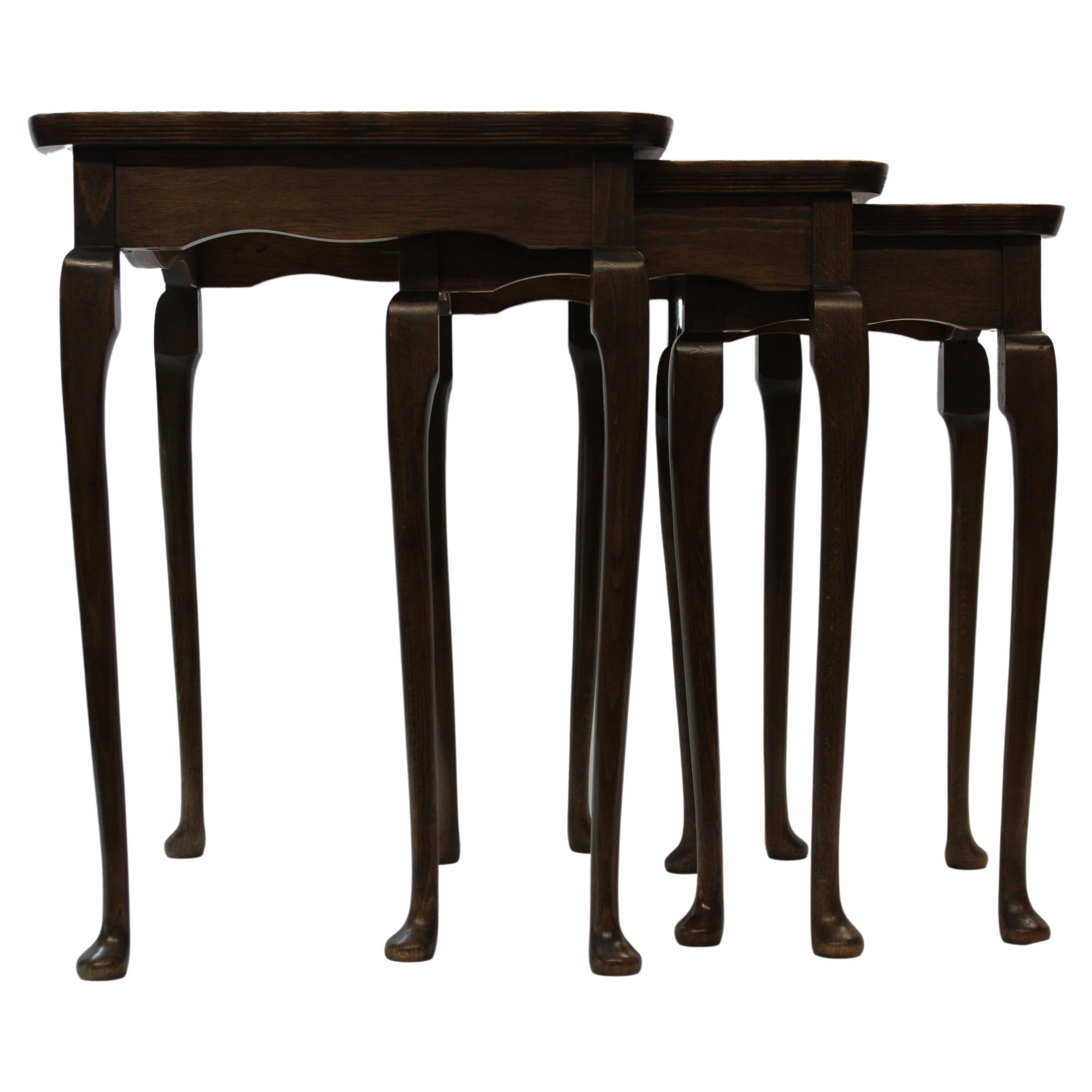 Queen Anne Styled Burled Wood Nesting Tables For Sale