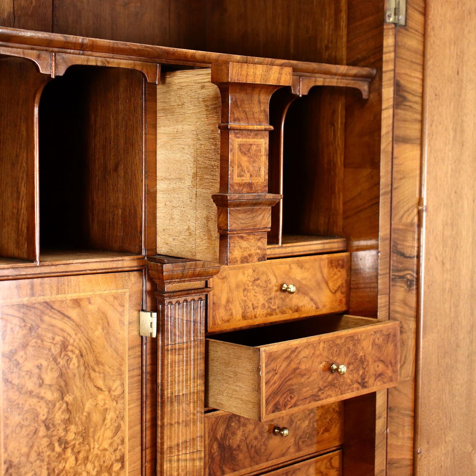 Queen Anne Trumeau Walnut Oak Great Britain XVIII Century For Sale 2