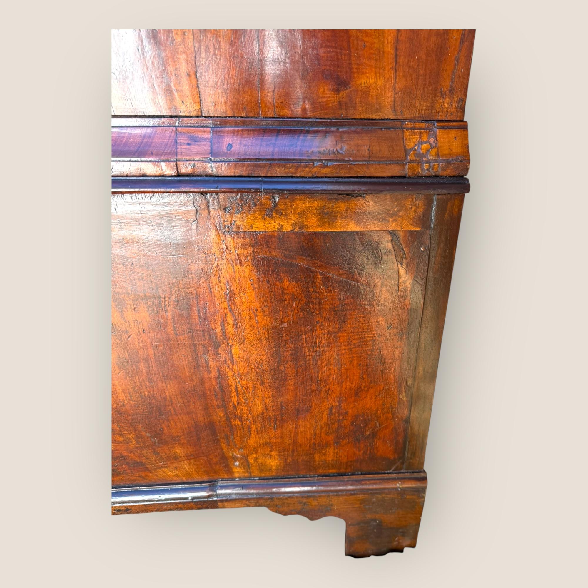 Queen Anne Walnut Chest of Drawers For Sale 4