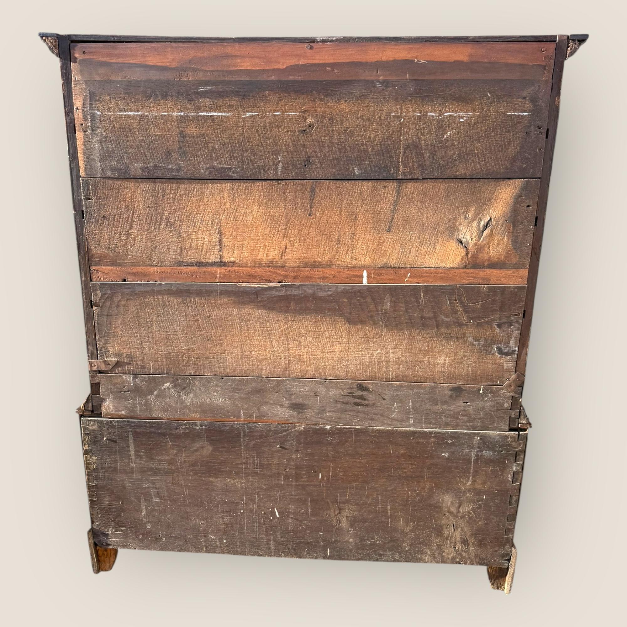 Queen Anne Walnut Chest of Drawers For Sale 6