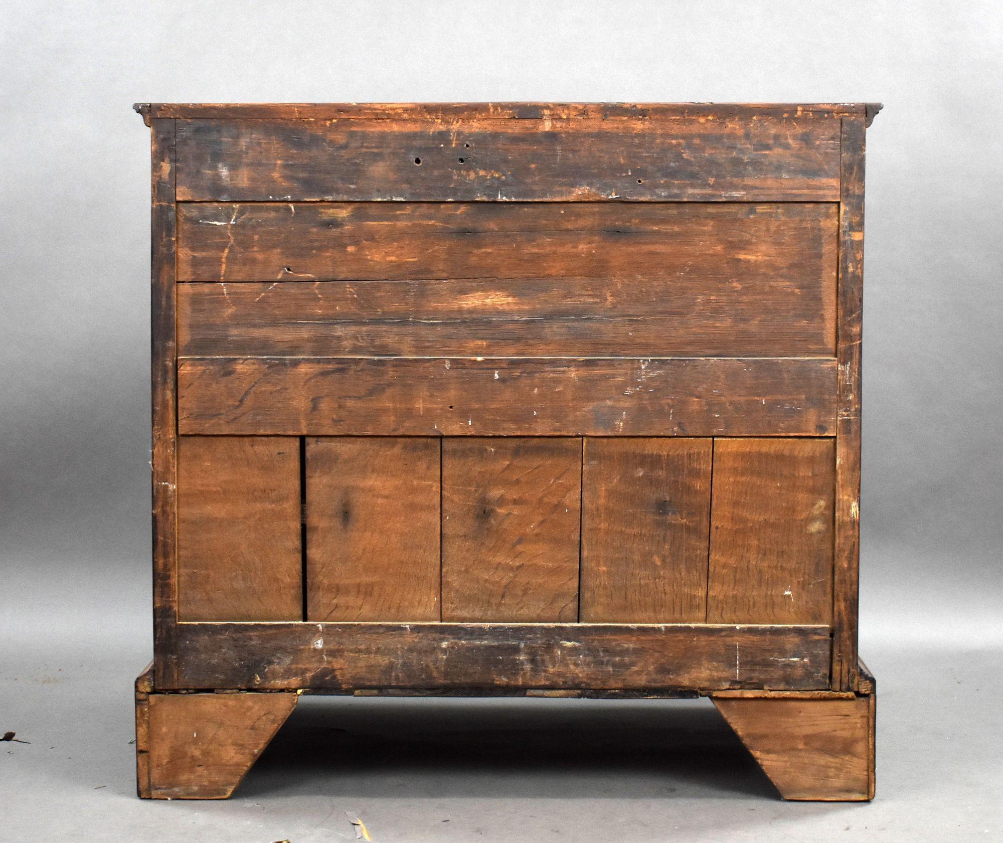 Queen Anne Walnut Chest of Drawers In Good Condition For Sale In Chelmsford, Essex