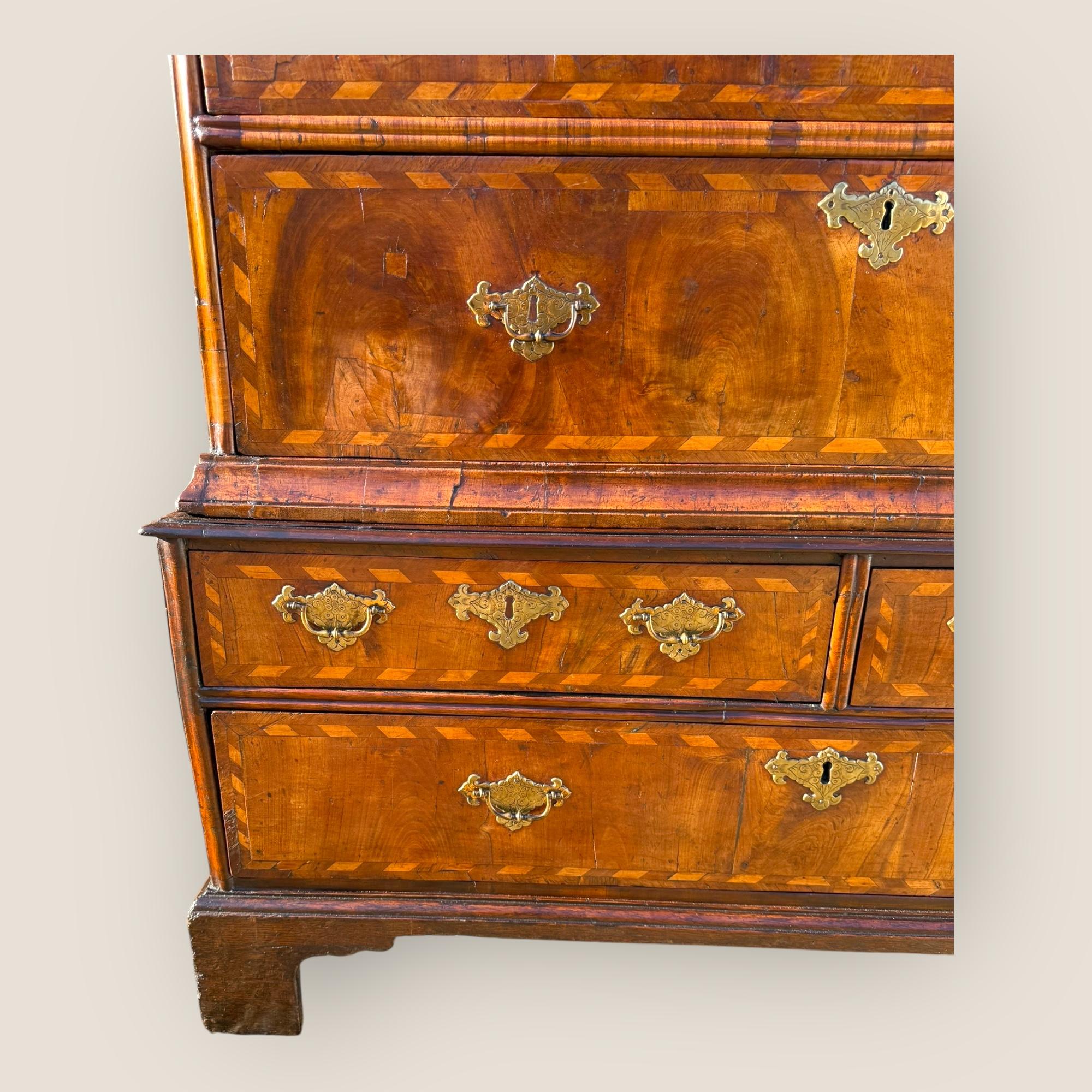 Queen Anne Walnut Chest of Drawers For Sale 2