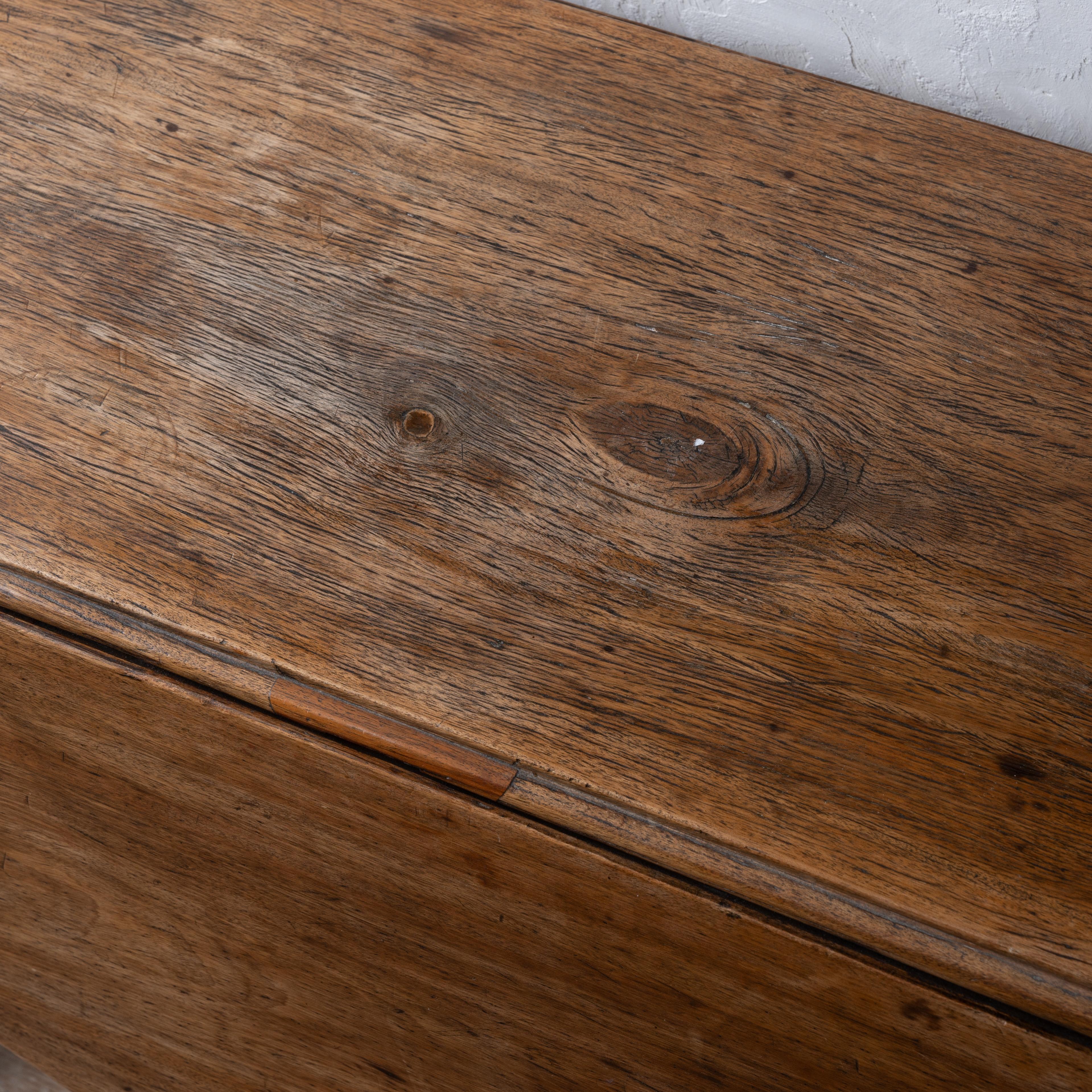 Queen Anne Walnut Drop-Leaf Table, c.1740 5