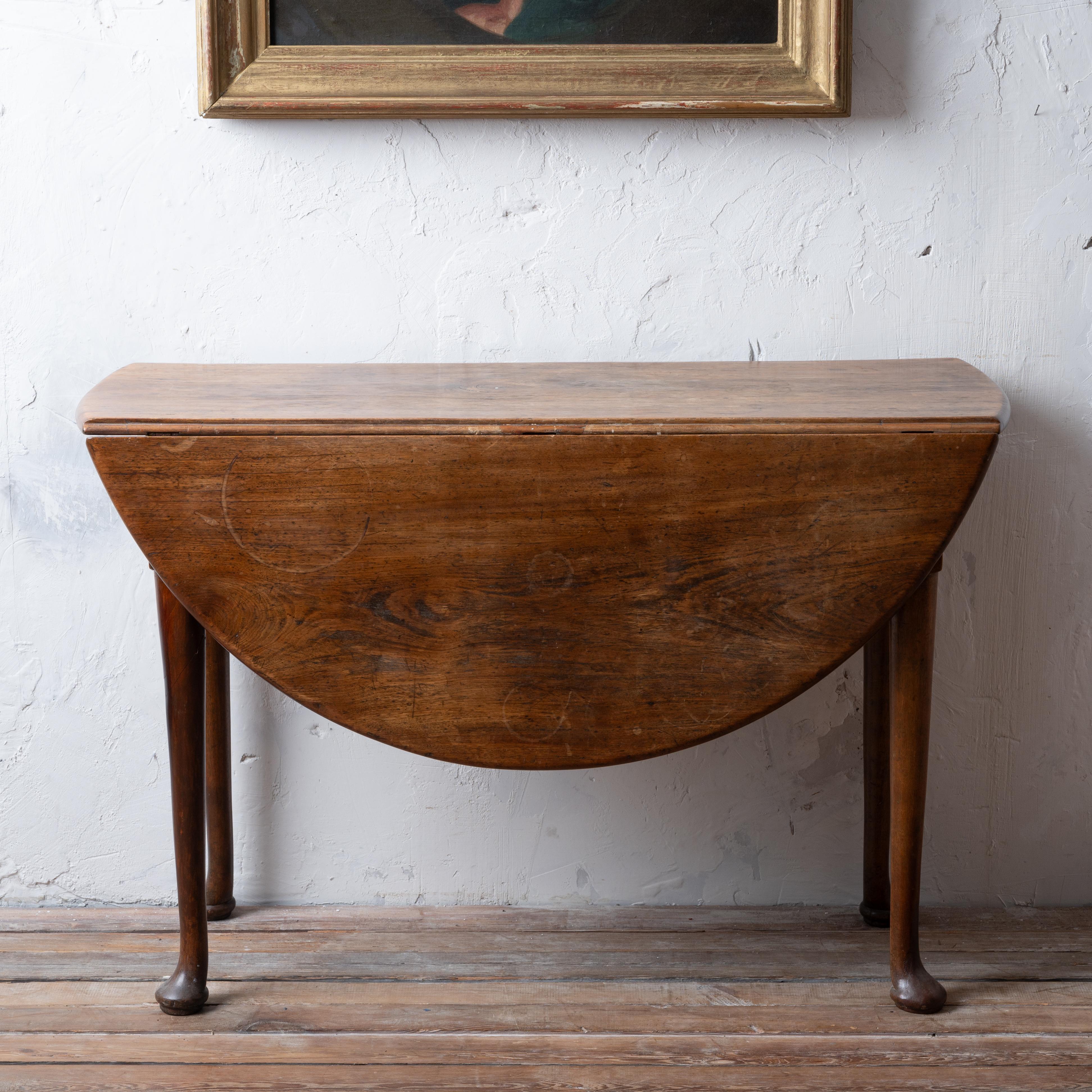 Queen Anne Walnut Drop-Leaf Table, c.1740 7