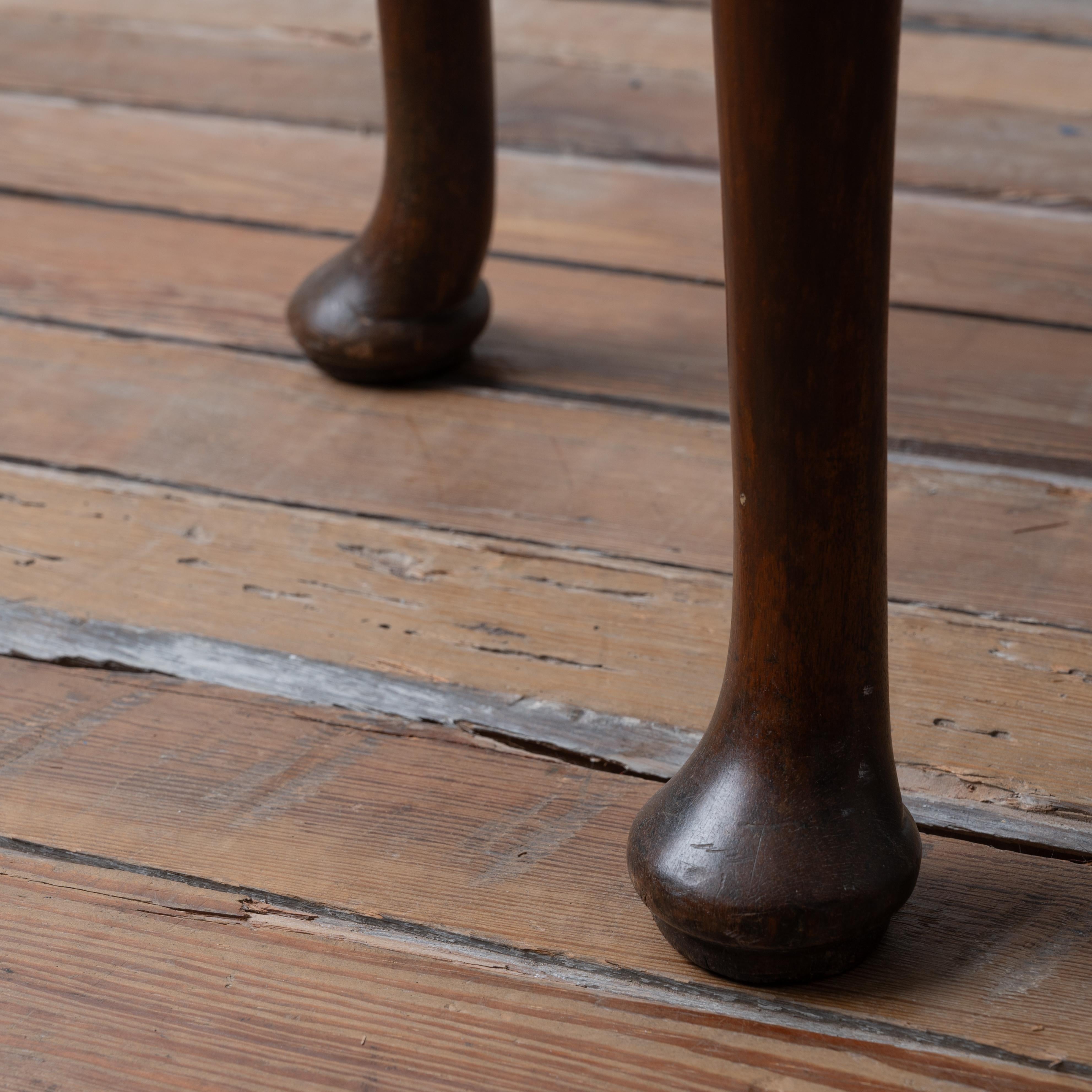 Queen Anne Walnut Drop-Leaf Table, c.1740 9