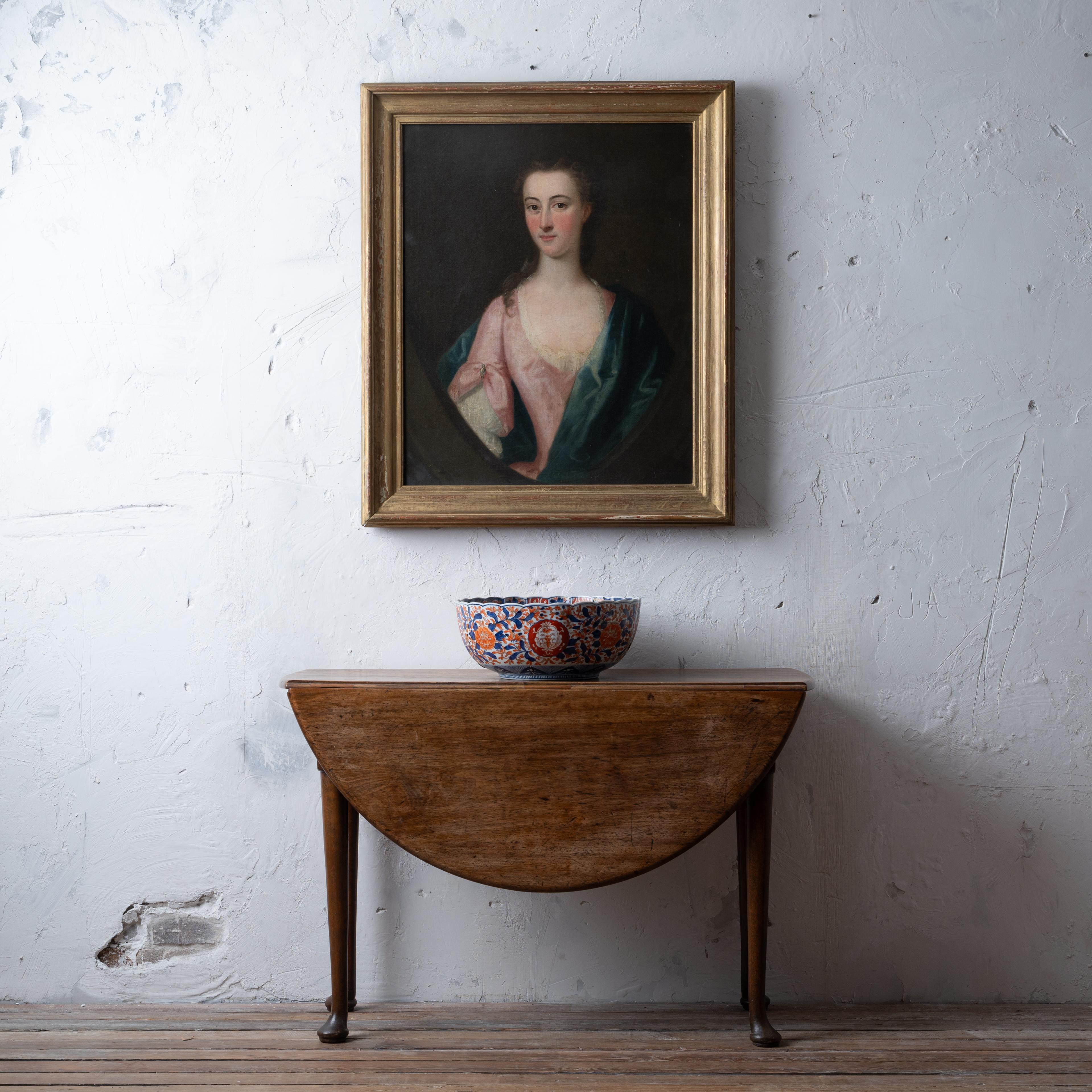 British Queen Anne Walnut Drop-Leaf Table, c.1740