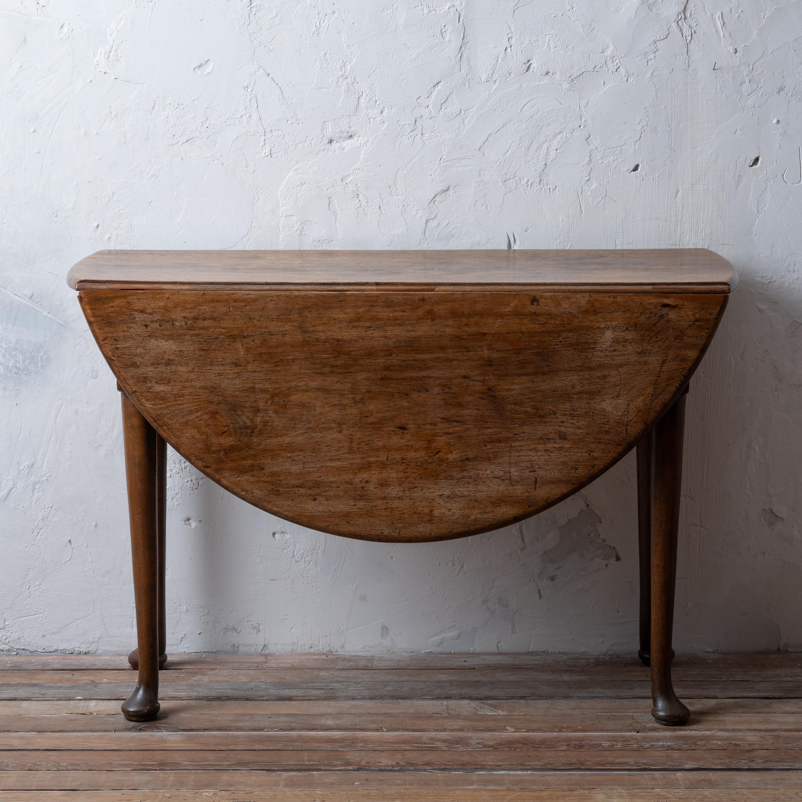 Mid-18th Century Queen Anne Walnut Drop-Leaf Table, c.1740
