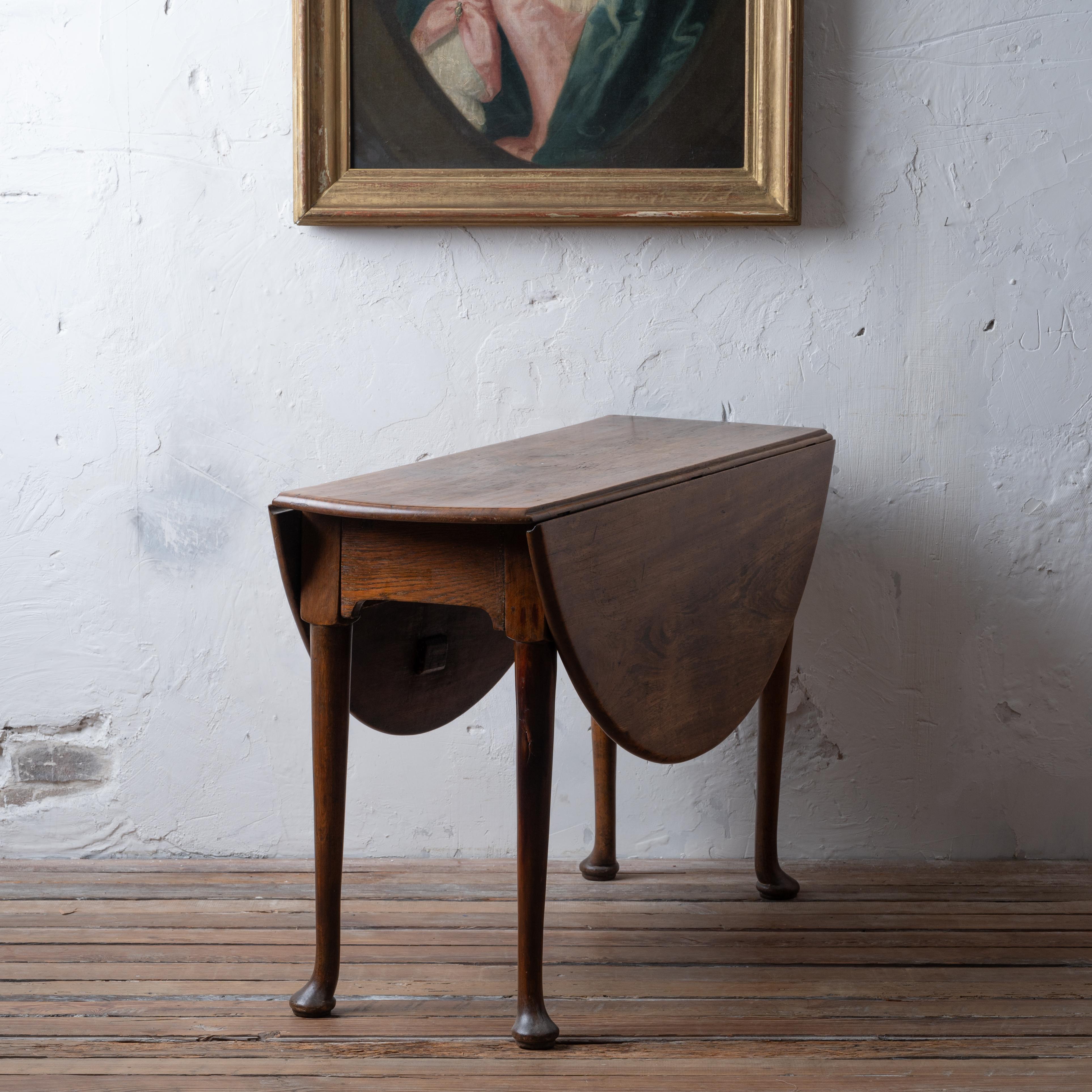 Queen Anne Walnut Drop-Leaf Table, c.1740 3
