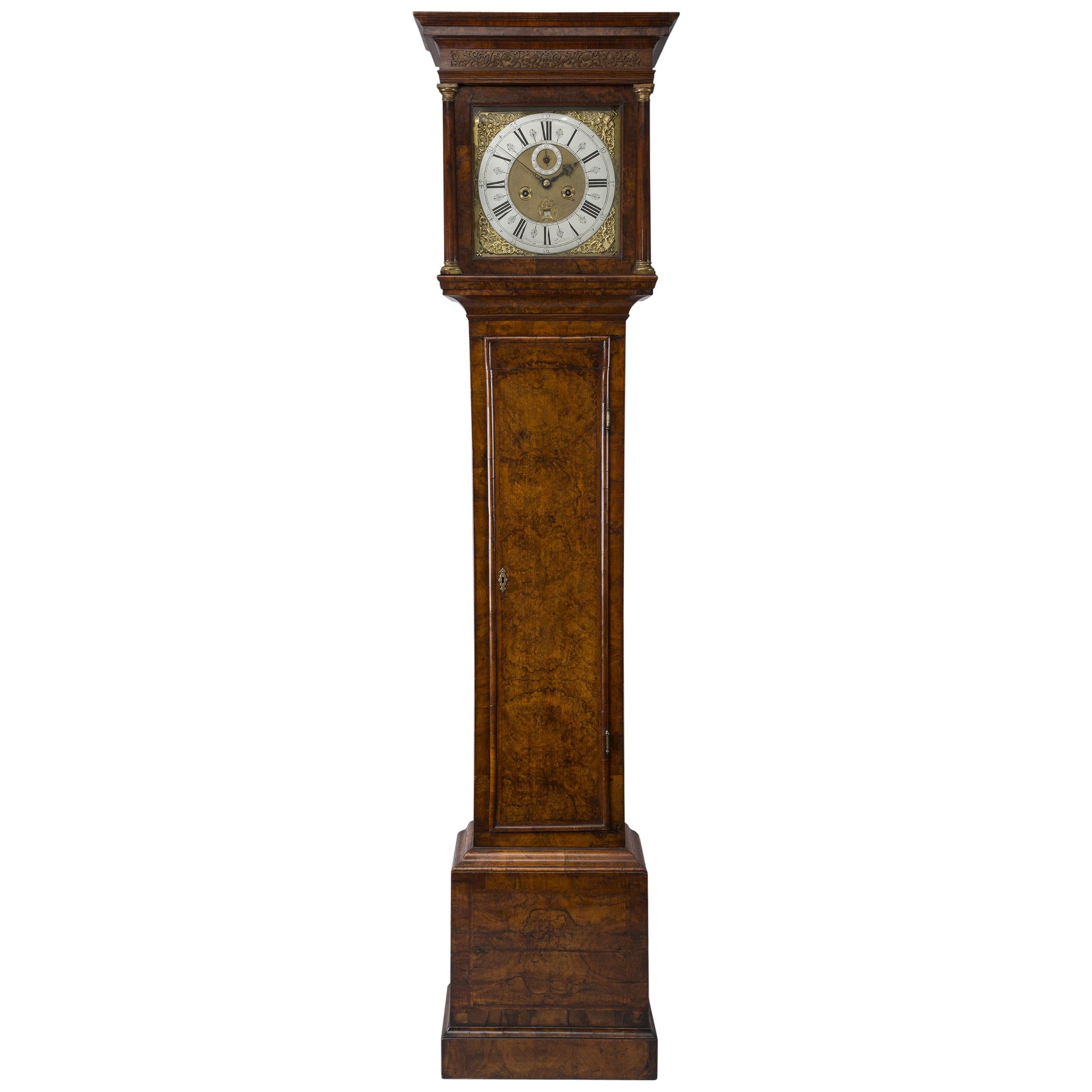 Horloge de parquet du 18e siècle en noyer ancien de Jonathan Lowndes of London