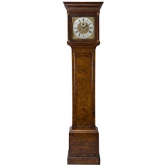 Horloge de parquet du 18e siècle en noyer ancien de Jonathan Lowndes of London