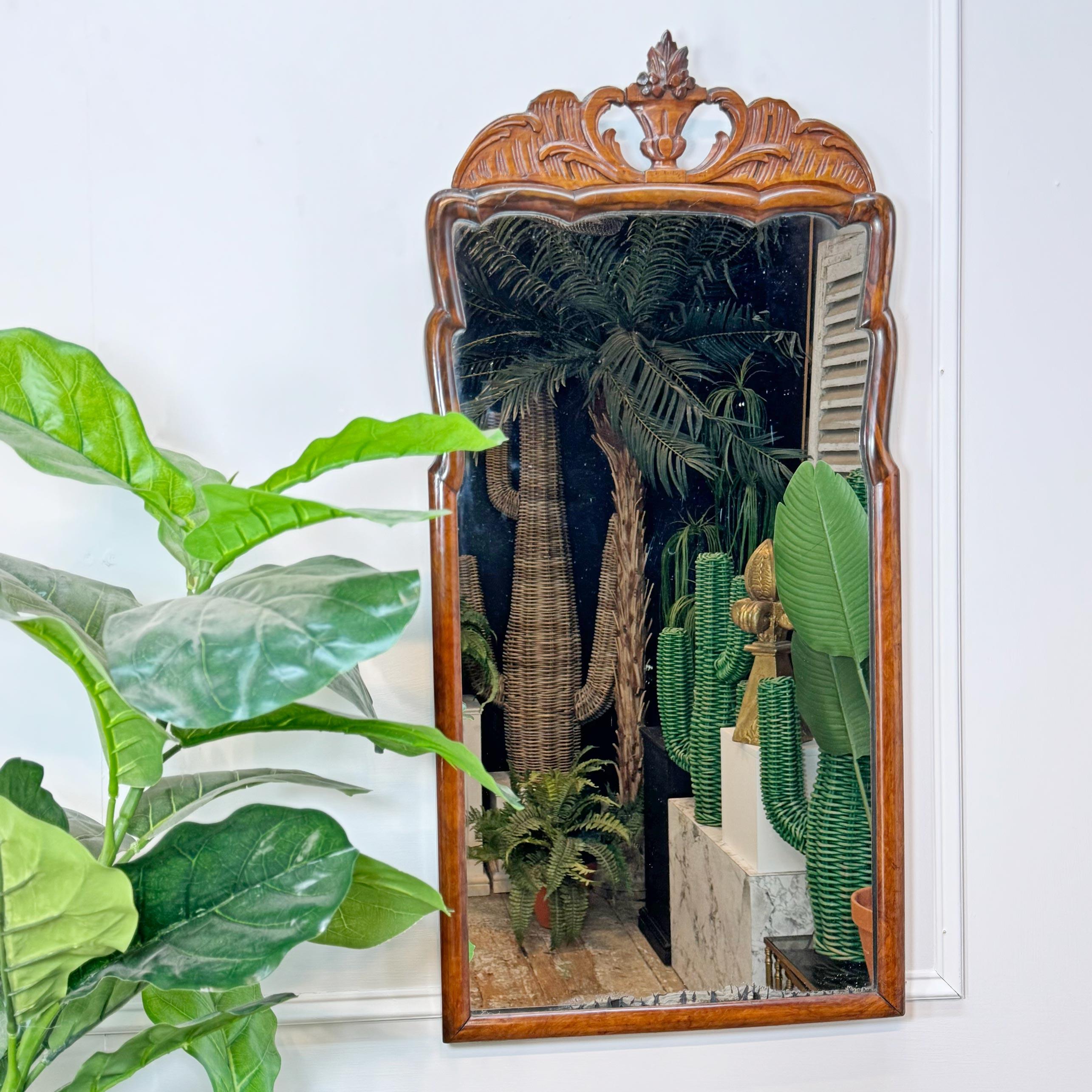 Espejo de nogal Queen Anne Circa 1715 Madera en venta