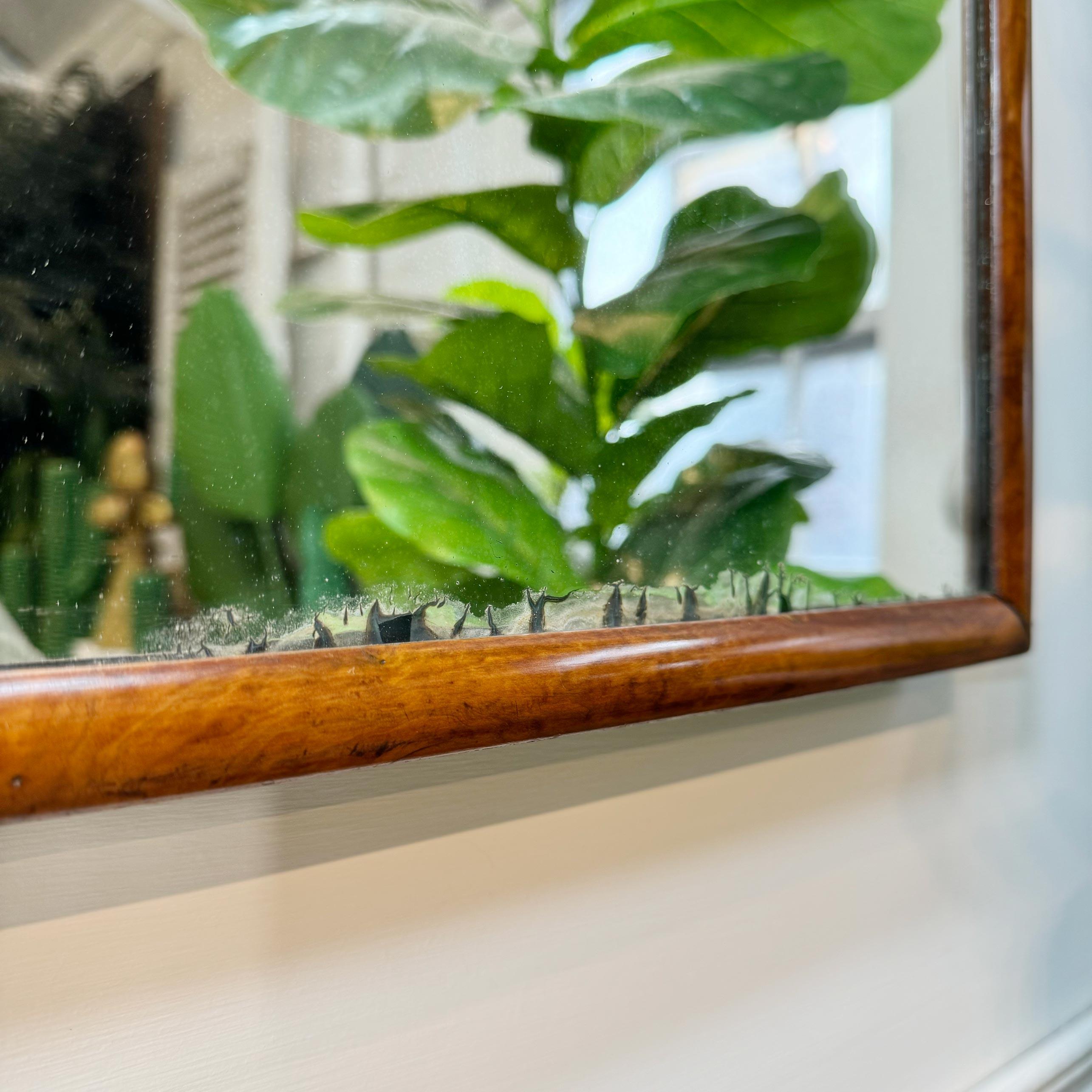 Espejo de nogal Queen Anne Circa 1715 en venta 2