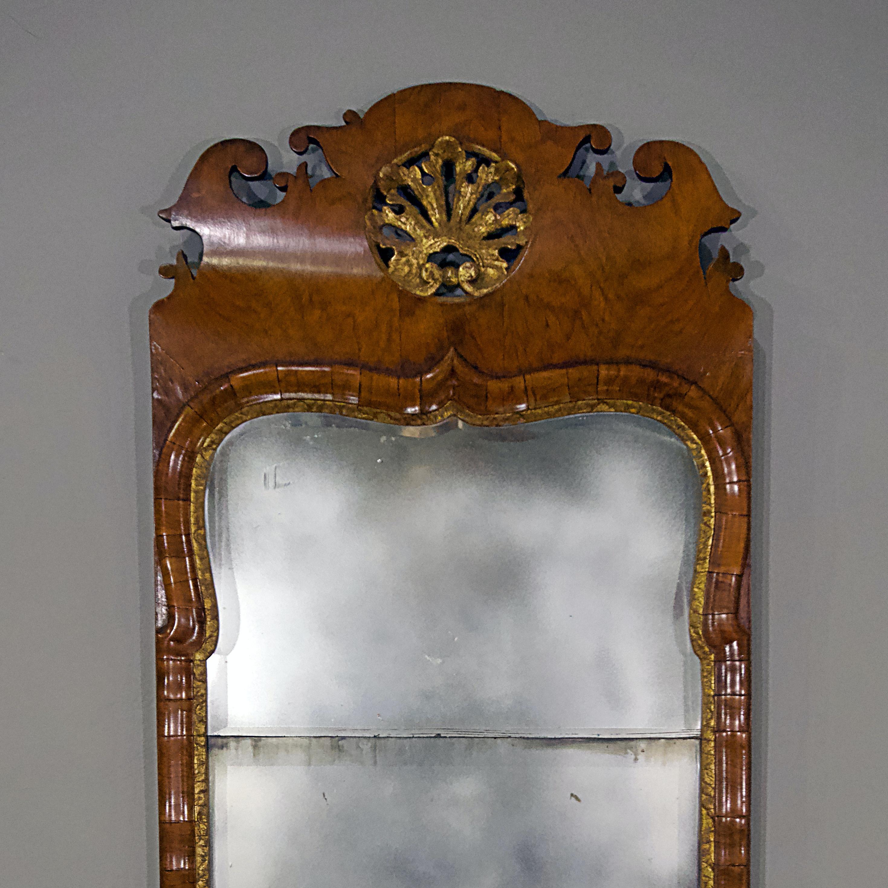 Queen Anne Walnut Parcel Gilt Mirror In Good Condition In New York, NY