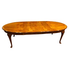 Antique English Queen Anne style Walnut Dining Table Edwardian, Waring & Gillow, 1910