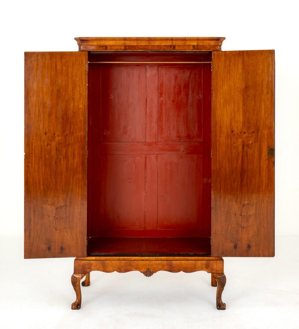 Queen Anne Wardrobe Walnut Closet In Good Condition In Potters Bar, GB