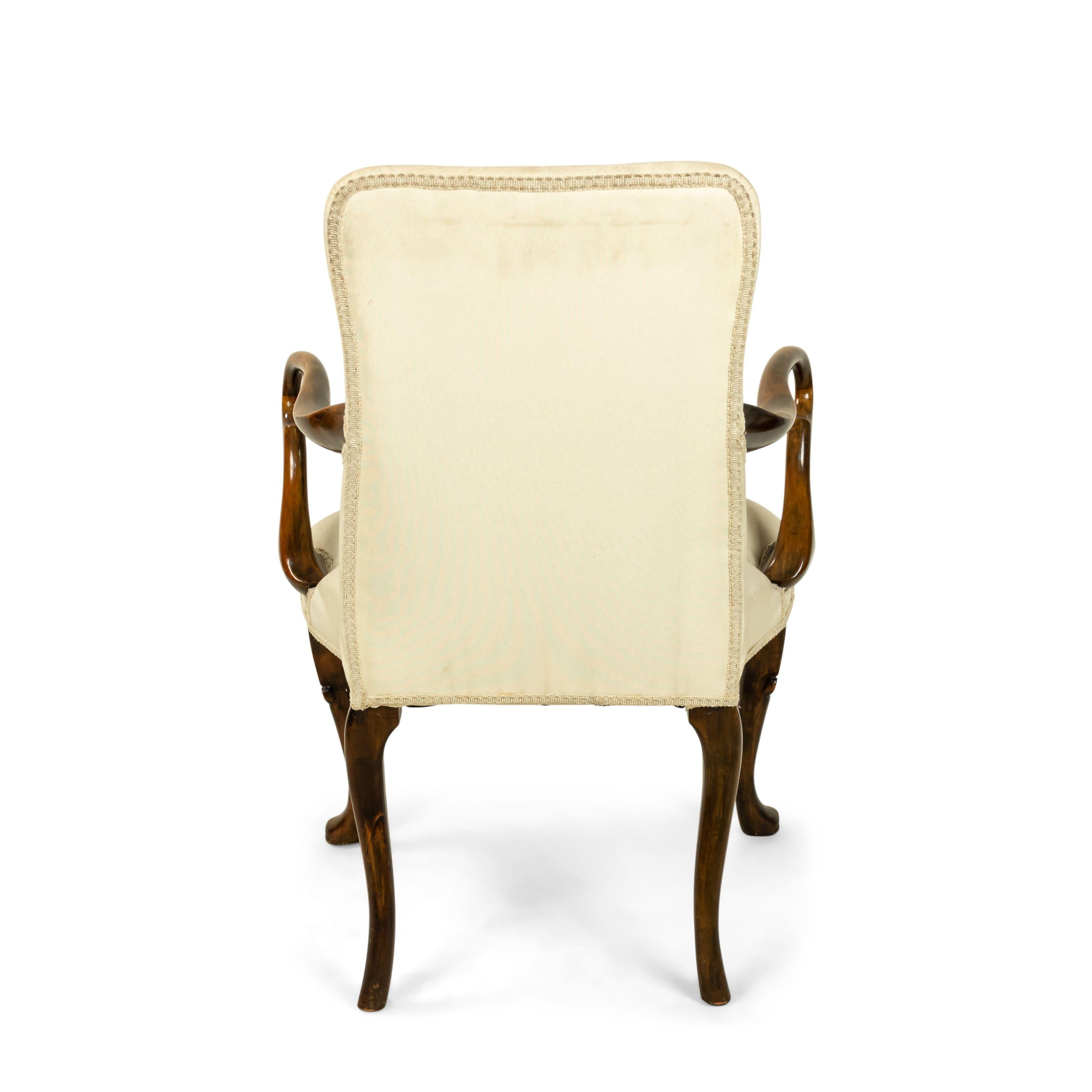 Queen Anne White Upholstered Walnut Arm Chair In Good Condition For Sale In New York, NY