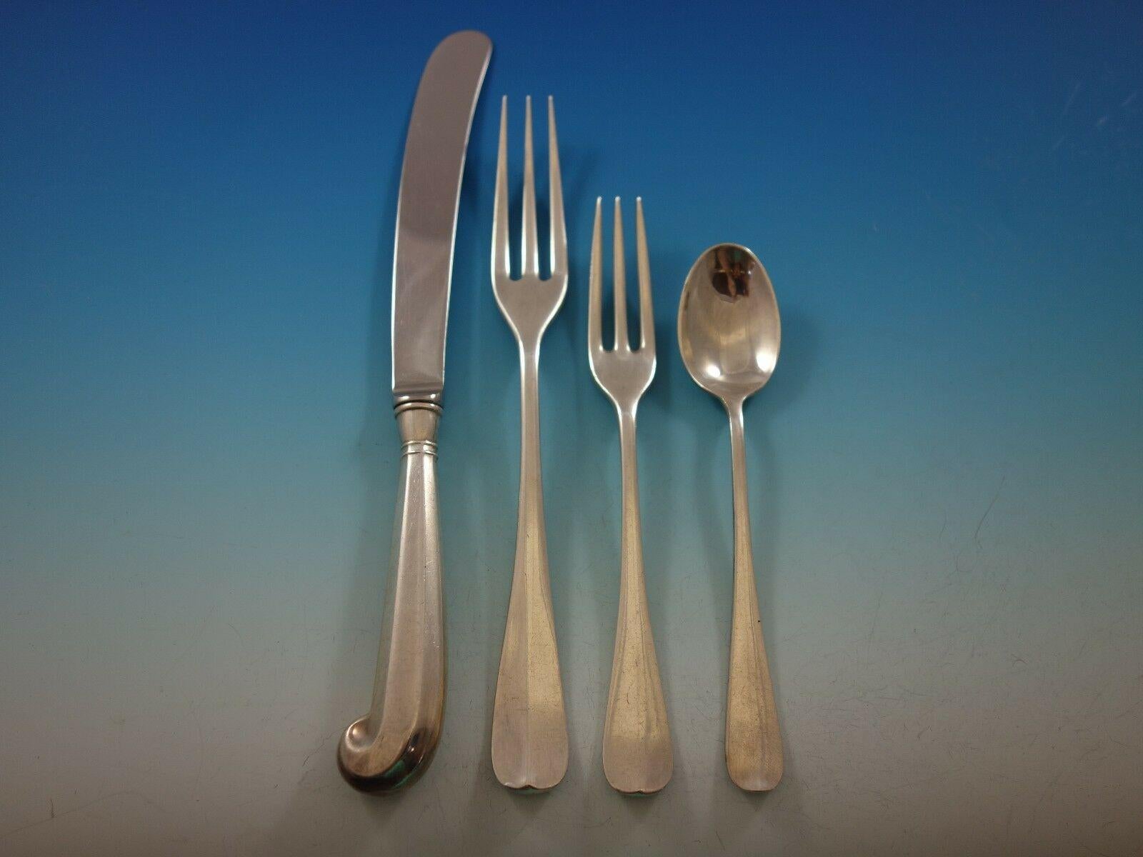 Queen Anne Williamsburg by Stieff Sterling Silver Flatware Set Service Rat Tail In Excellent Condition In Big Bend, WI