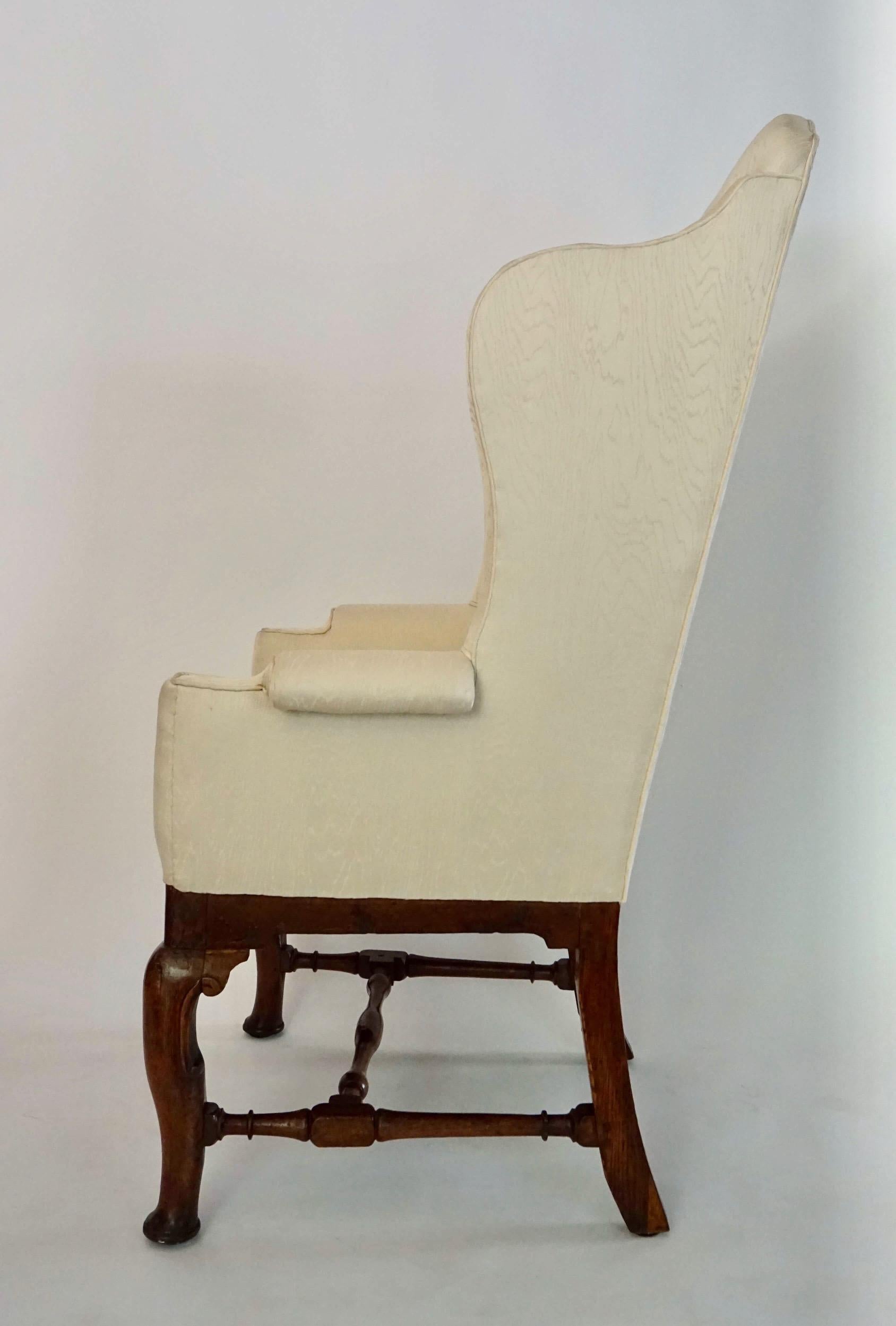 Queen Anne Wingback Chair, England, circa 1705 In Good Condition In Kinderhook, NY