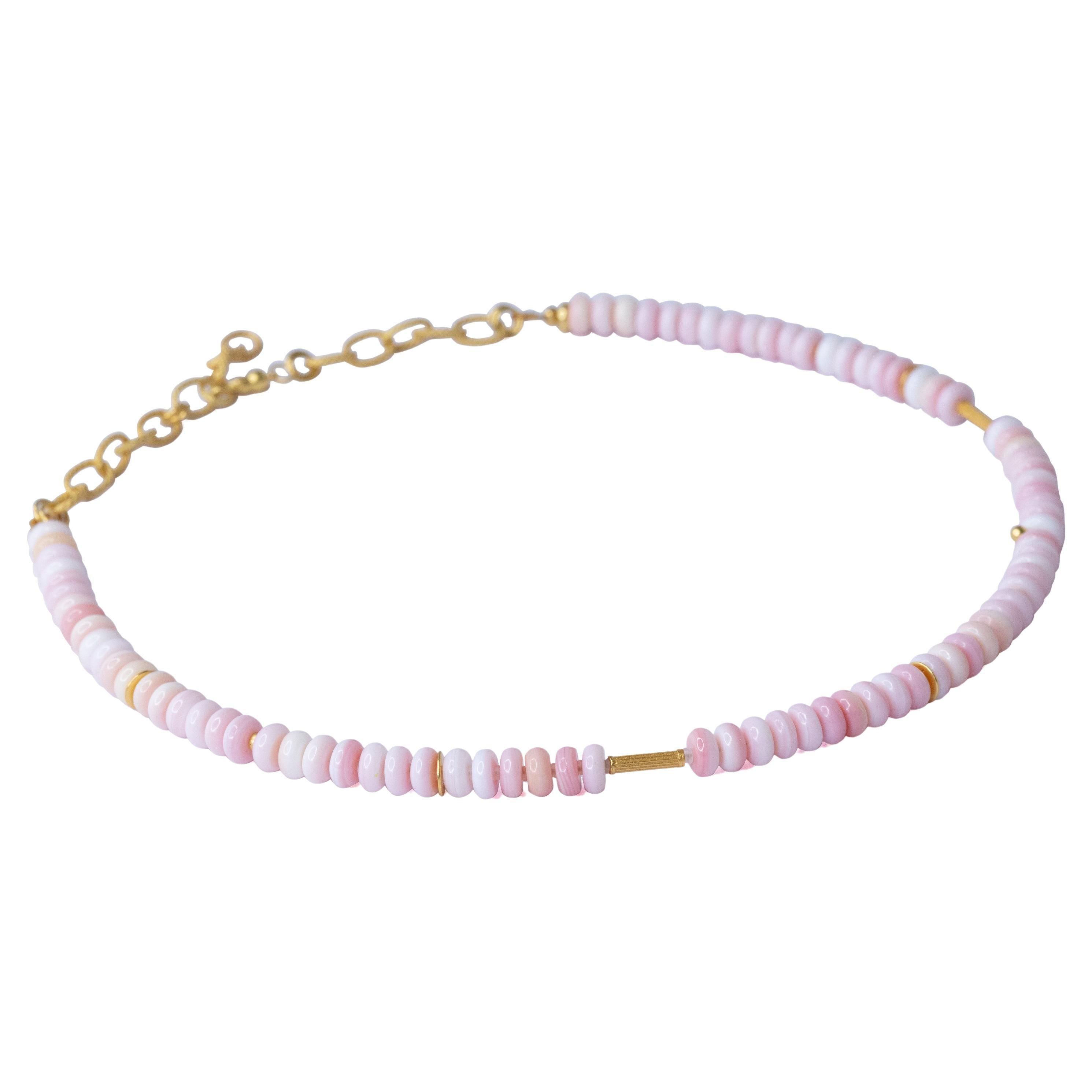 Cuando cuelgues este collar alrededor de tu cuello, siente la infusión de inspiración y creatividad que aporta. Deja que desate la alegría en ti, que su arte eleve lo cotidiano a algo extraordinario. No es sólo una joya; es un talismán del mar, un