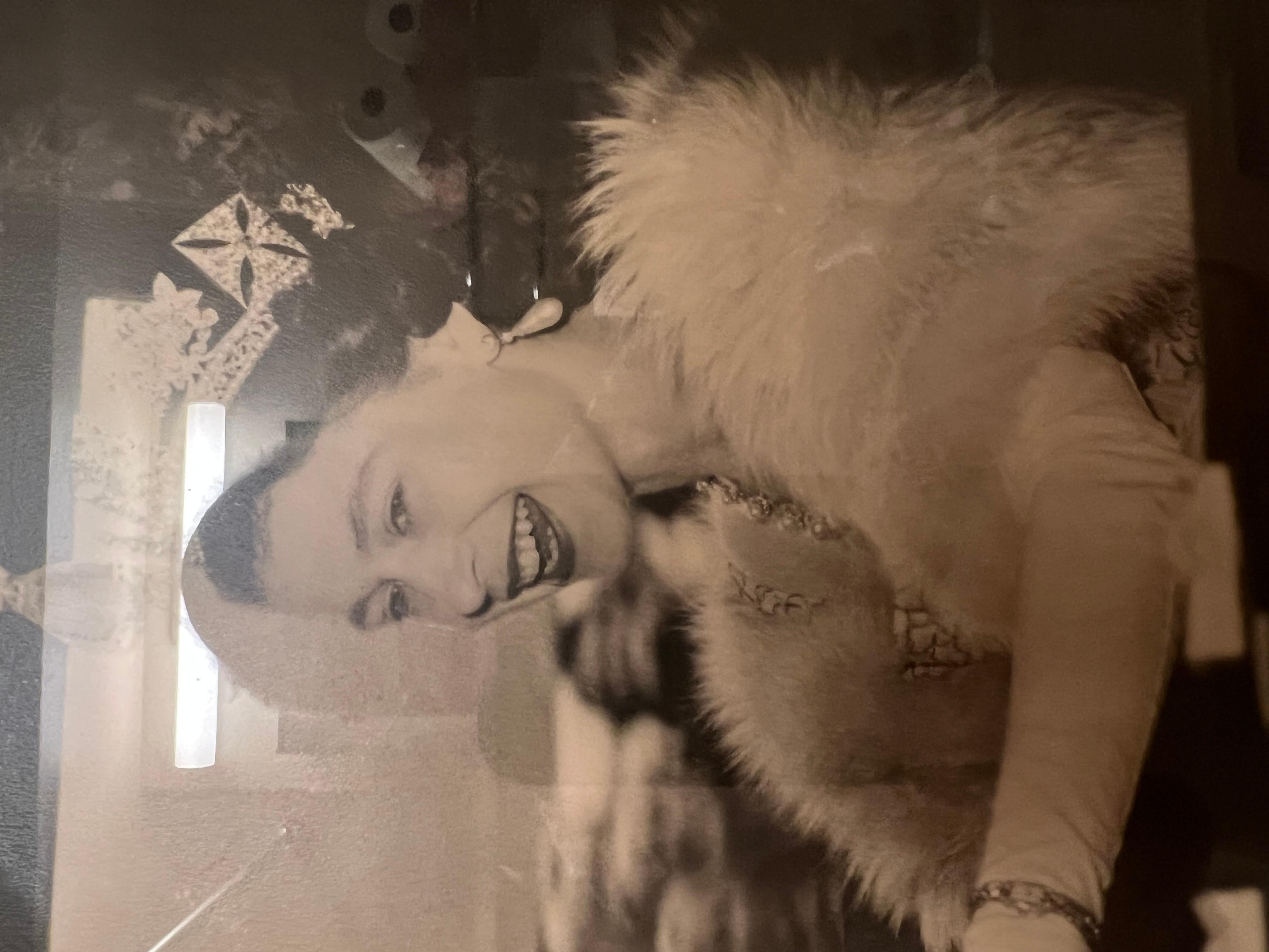 Doré Reine Elizabeth  et la Reine Mère Période encadrée  Photographies en vente