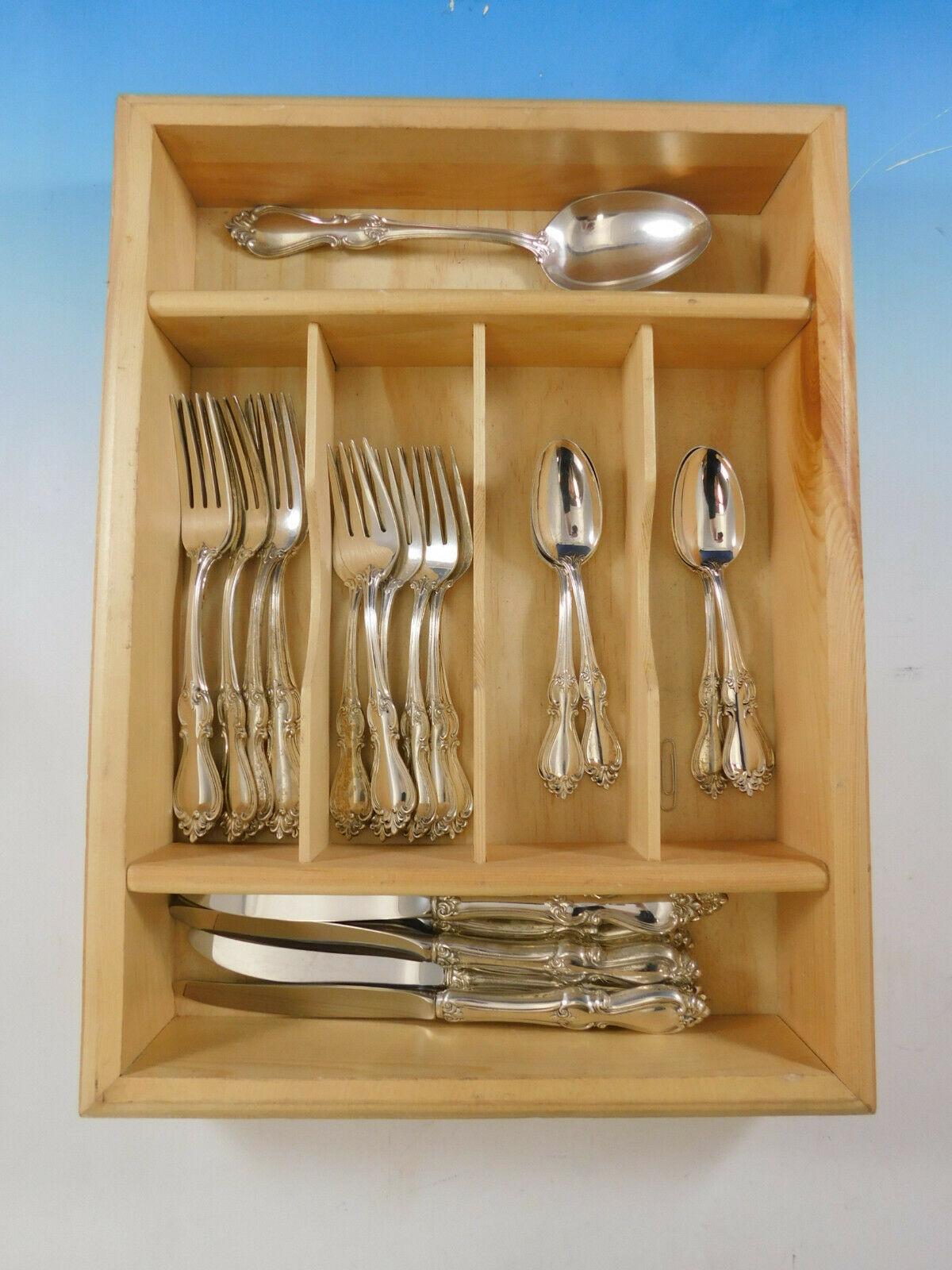 Queen Elizabeth I by Towle sterling silver flatware set of 25 pieces. Great starter set! This set includes:

6 knives, 9