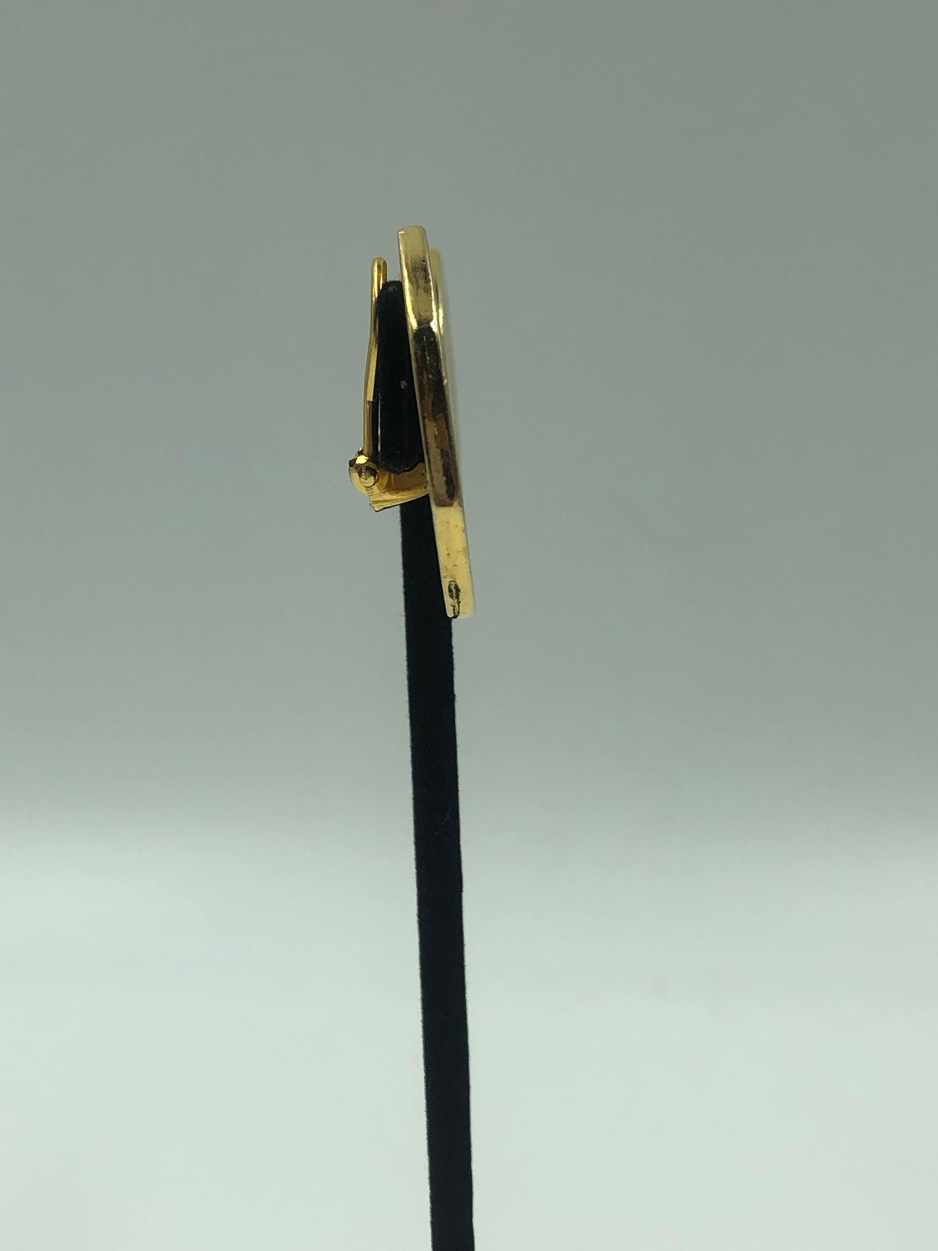 Königin Elisabeth II. 1970er Jahre Goldfarbene Clip-On-Ohrringe für Damen oder Herren