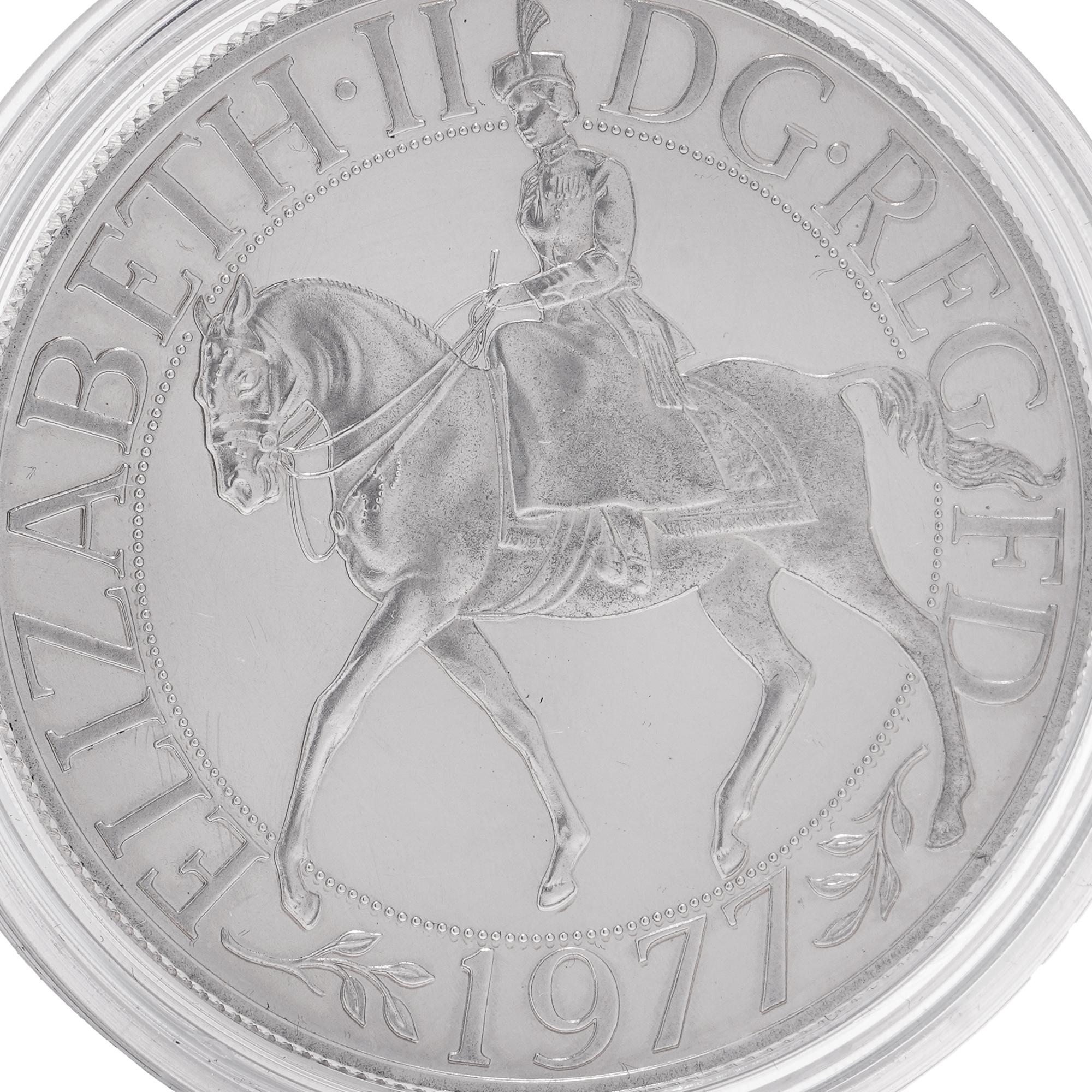Königin Elisabeth II. 1977 Krone Silberne Jubiläumsmünze  (Britisch) im Angebot