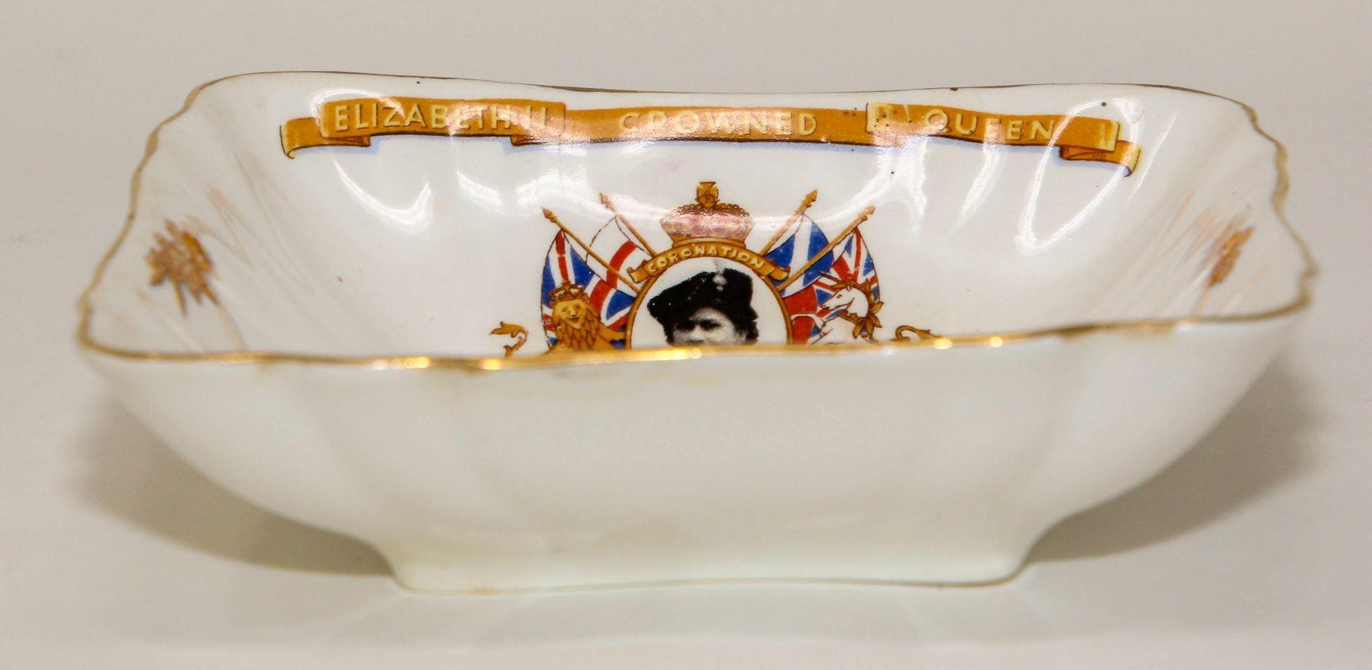 HM Queen Elizabeth II Coronation Bowl England 1953
Mid-century (1953) Radfords Bone China Commemorative bowl celebrating the Coronation of Queen Elizabeth II on June 2nd, 1953. Central sepia image of Queen Elizabeth II surrounded by various colored